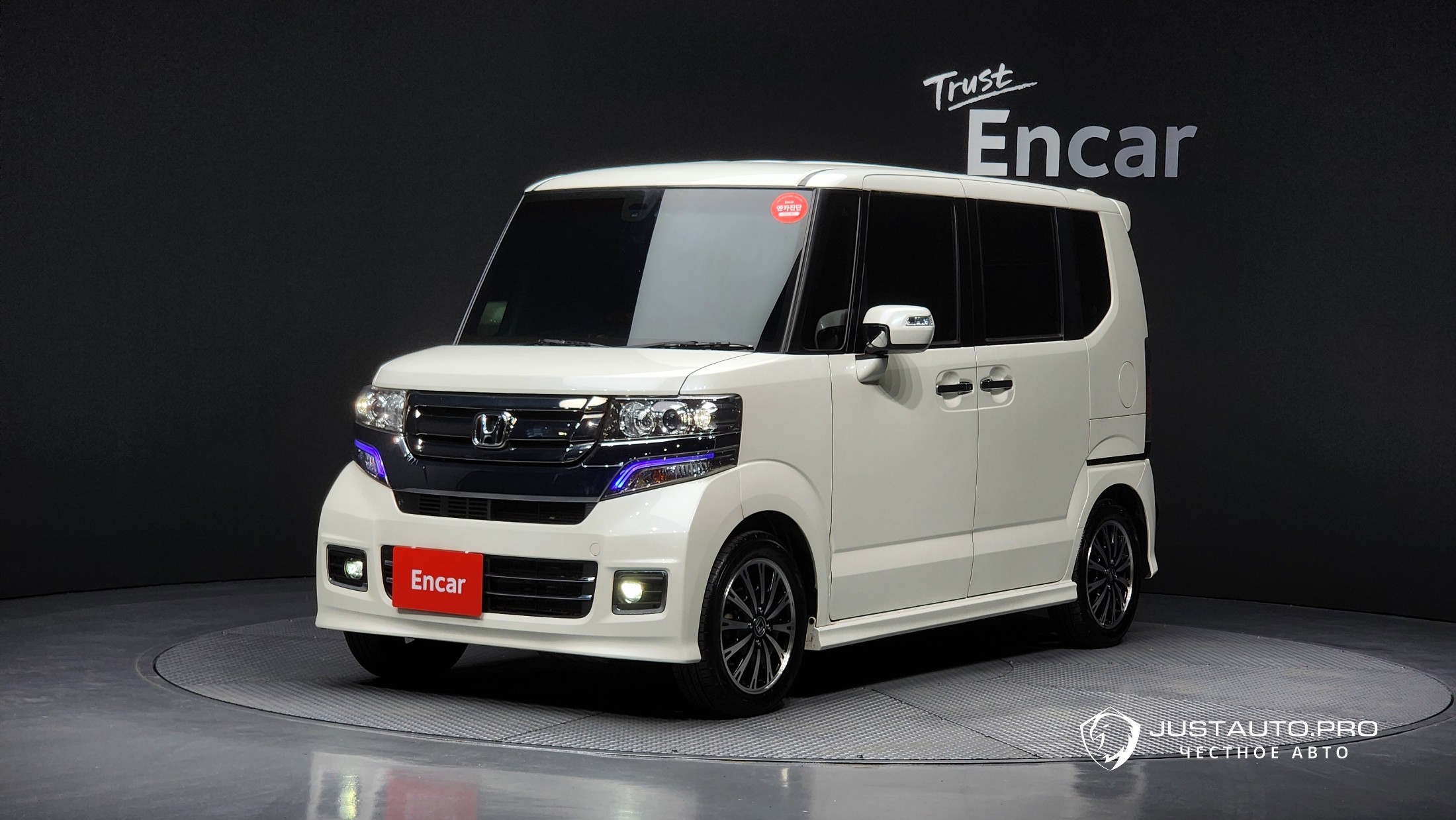 Автомобиль Honda N-BOX