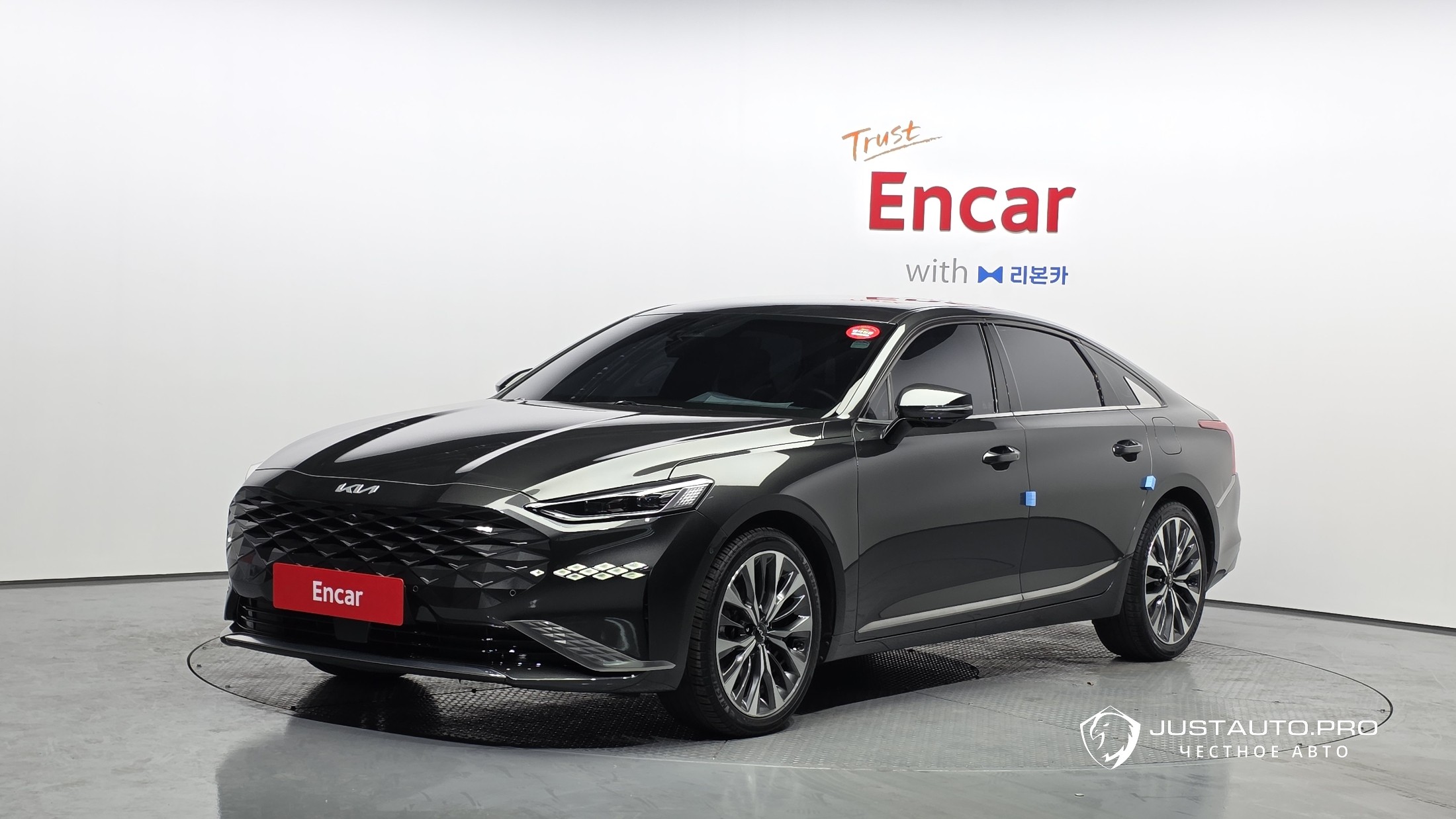 Автомобиль Kia K8