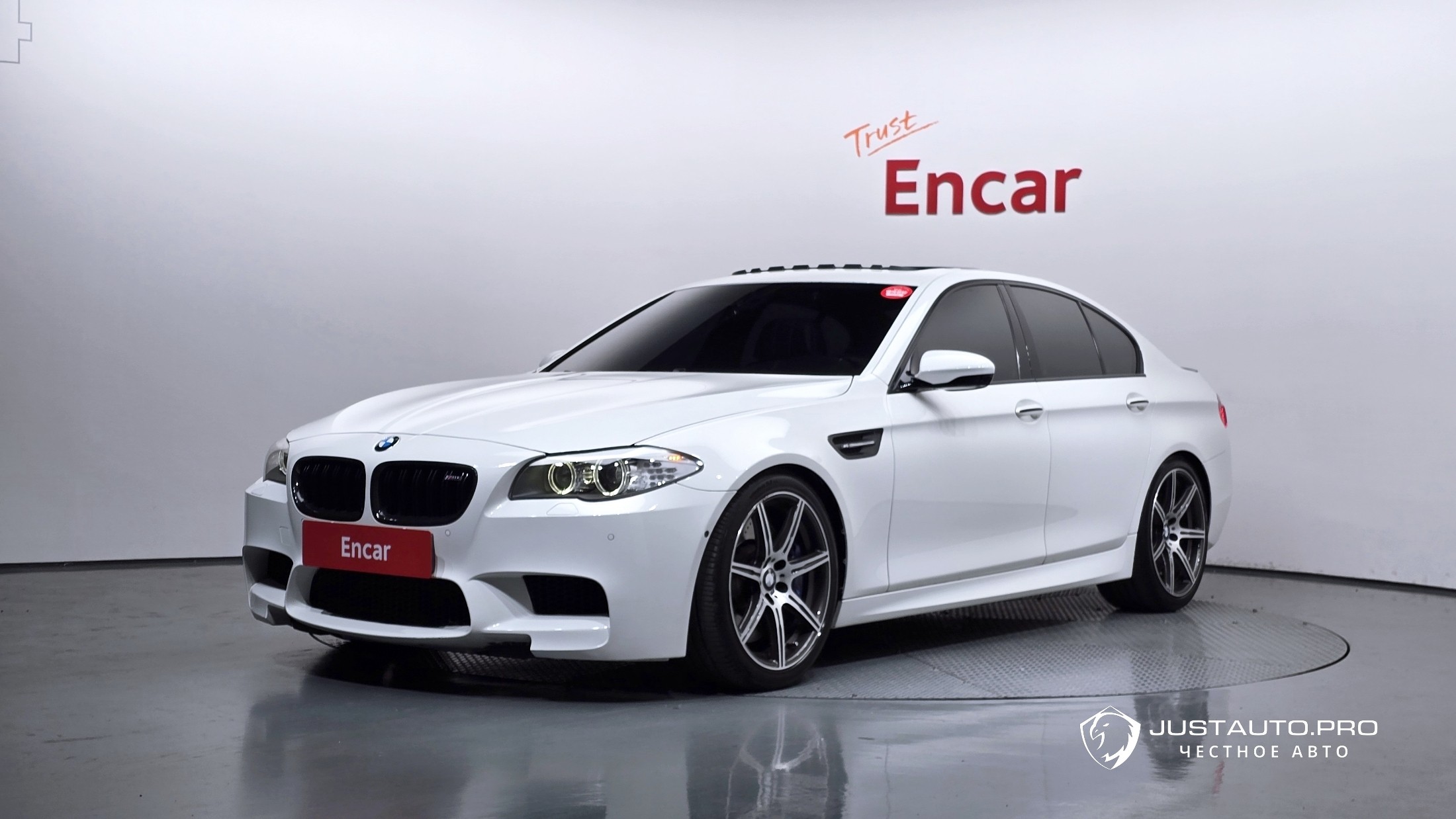 Автомобиль BMW M5