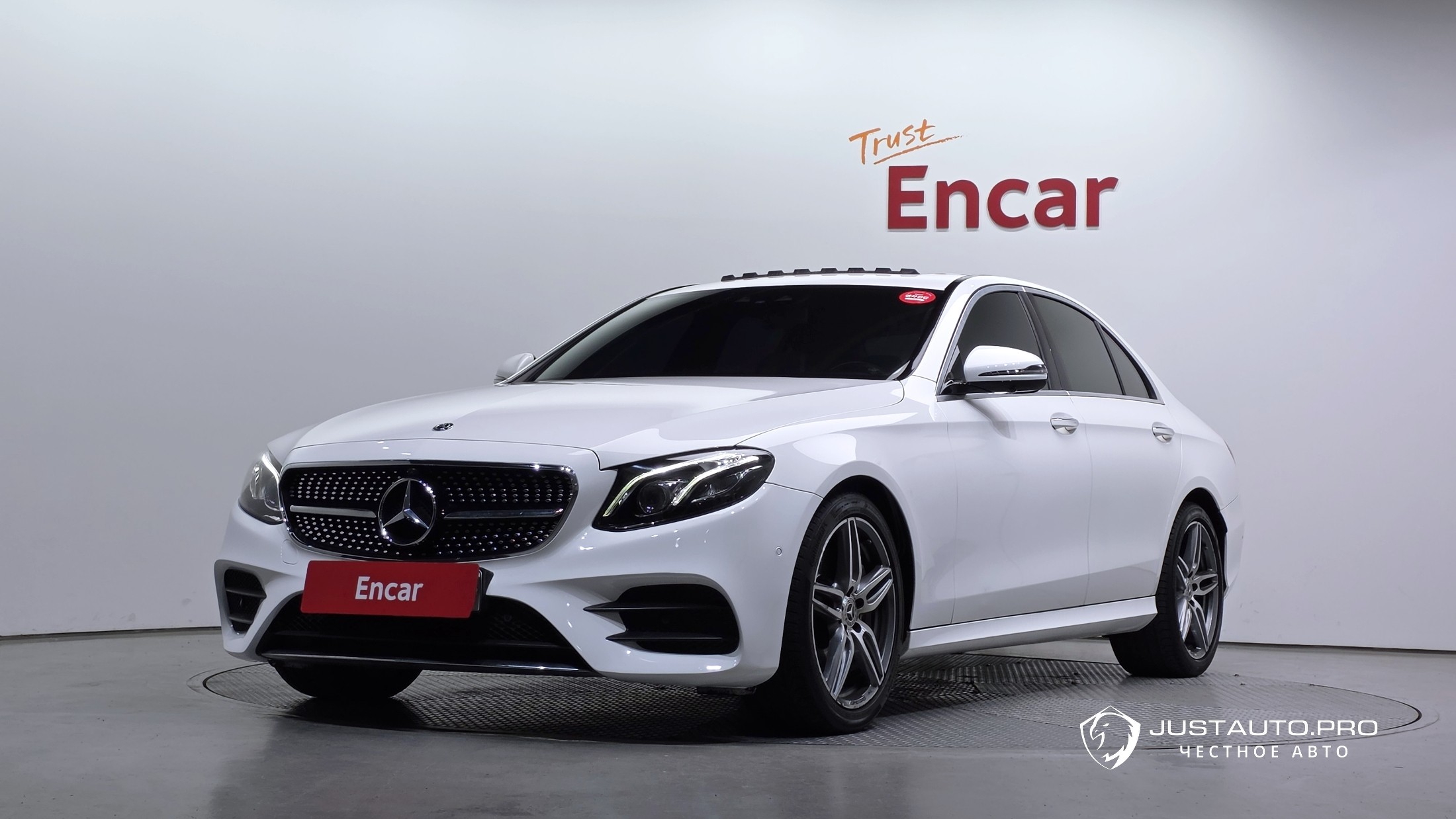 Автомобиль Mercedes-Benz E-Class