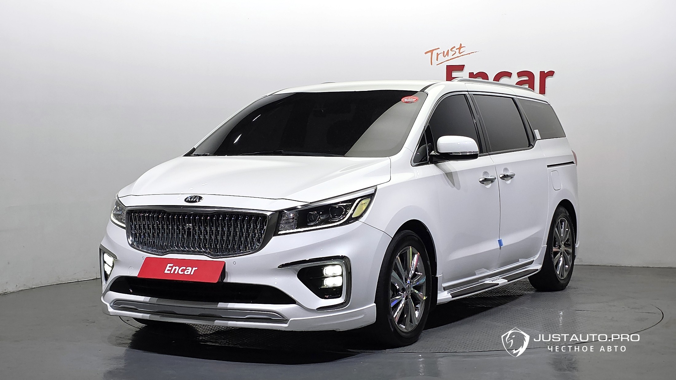 Автомобиль Kia Canival