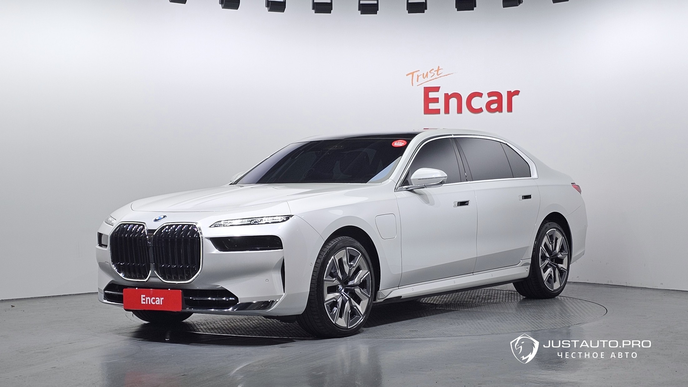 Автомобиль BMW 7-Series