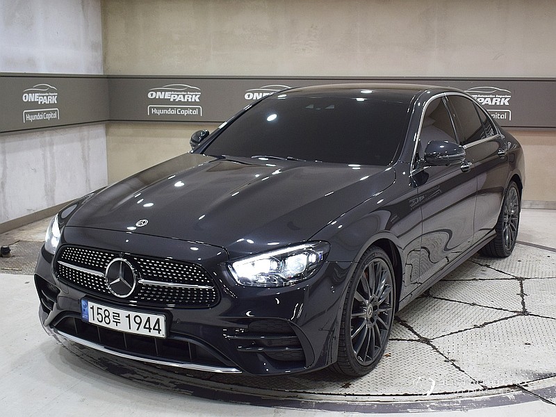 Автомобиль Mercedes-Benz E-Class