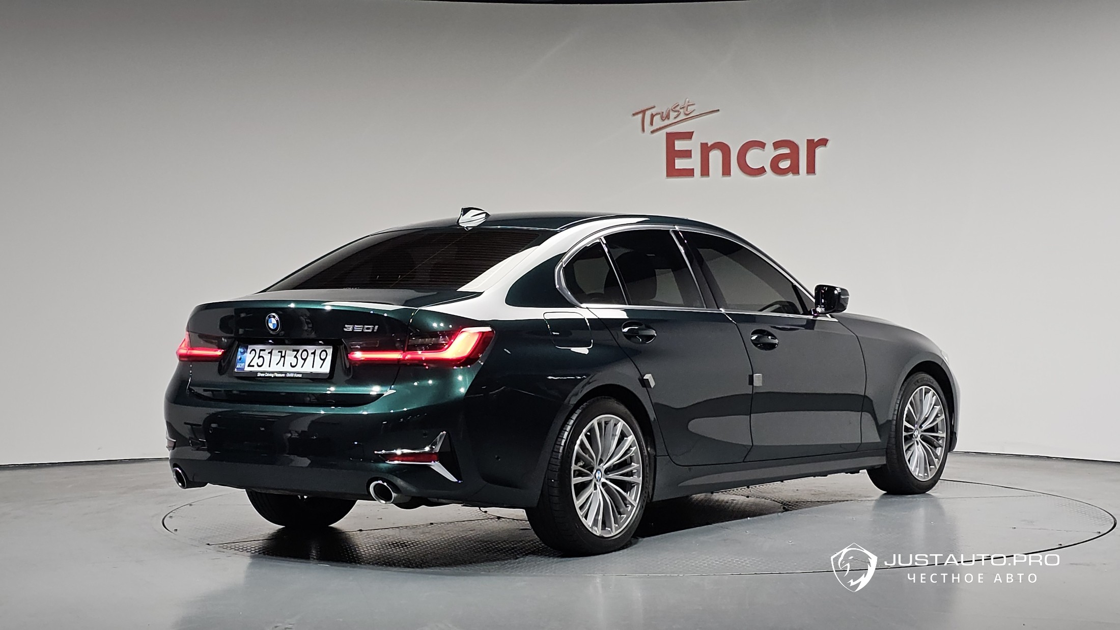 Автомобиль BMW 3-Series