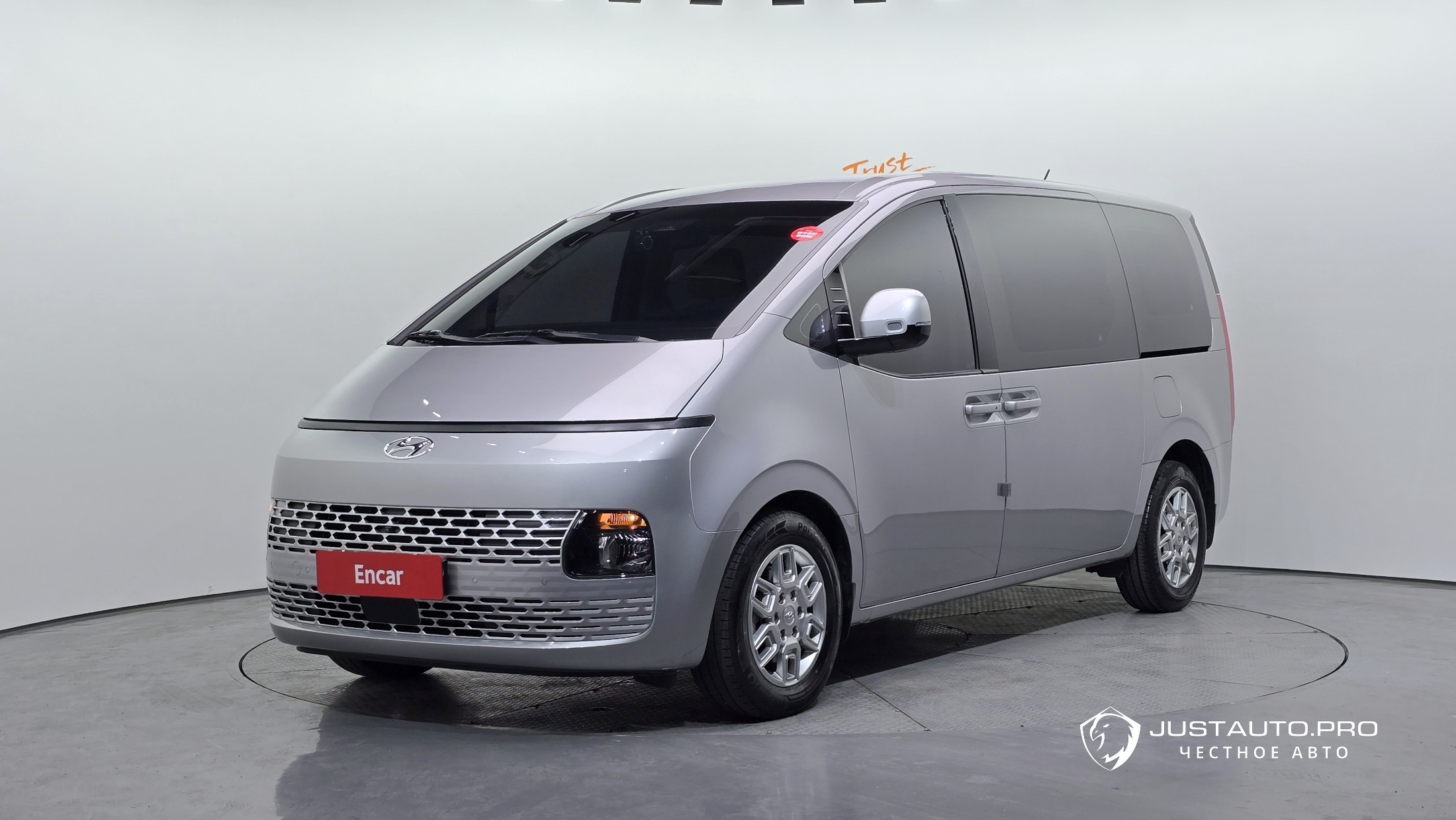 Автомобиль Hyundai Staria