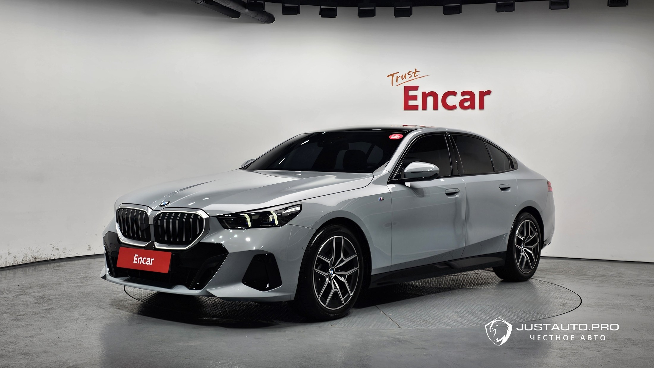 Автомобиль BMW 5-Series