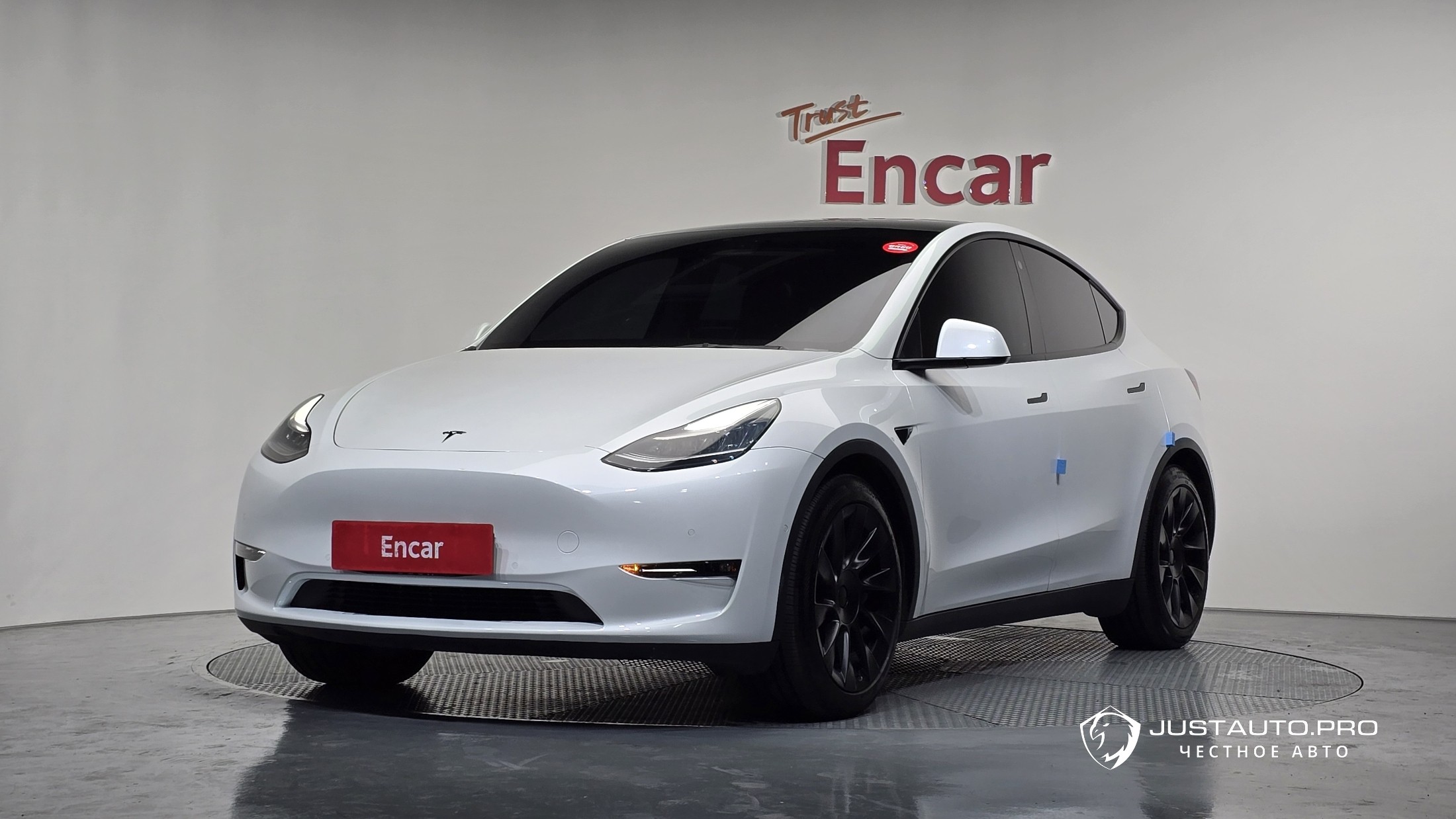 Автомобиль Tesla Model Y