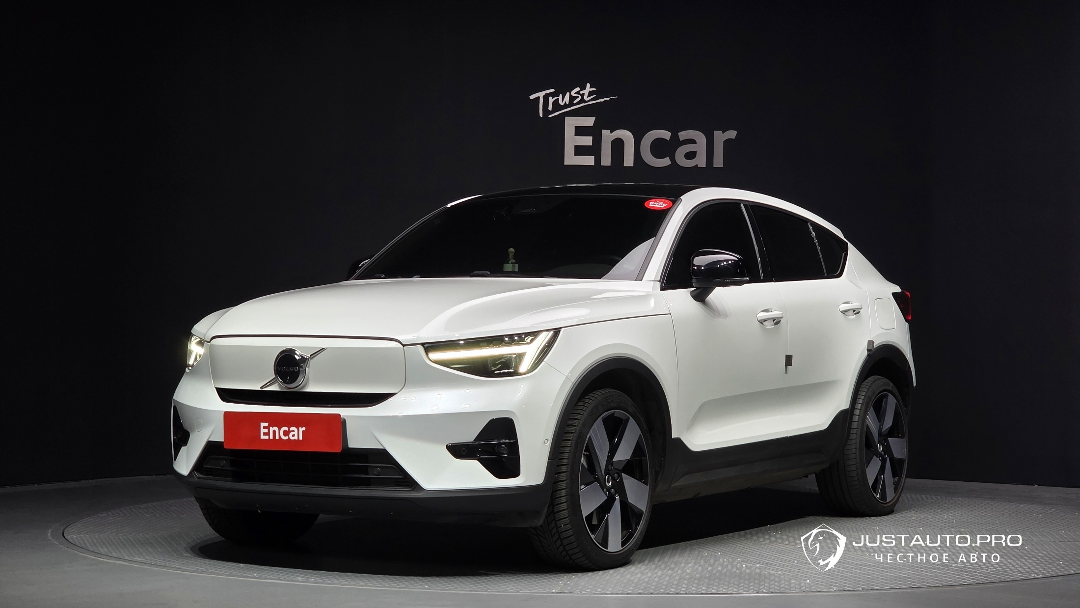 Автомобиль Volvo C40
