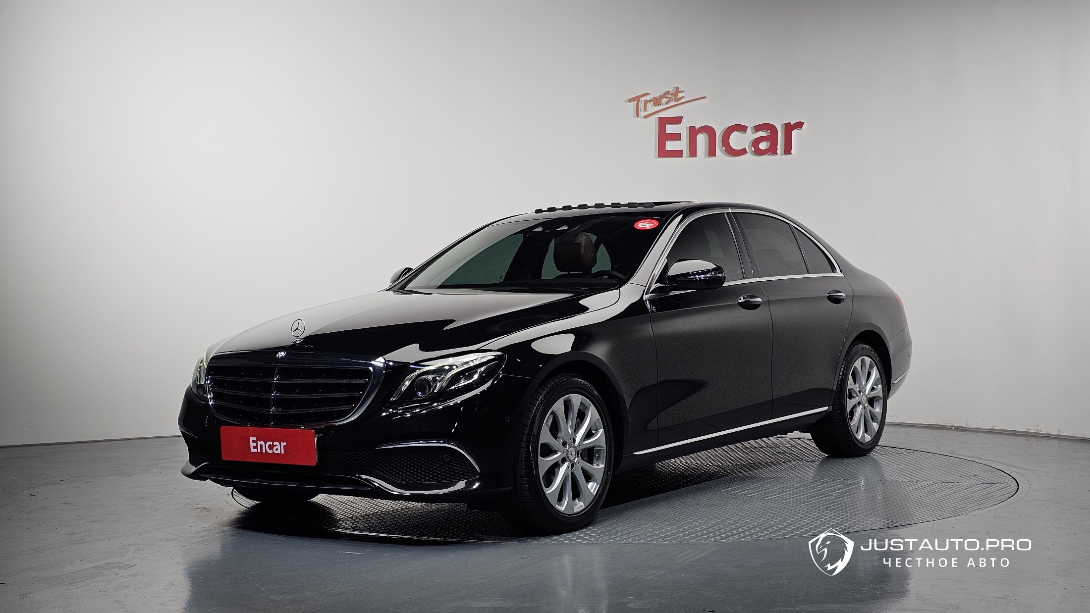 Автомобиль Mercedes-Benz E-Class