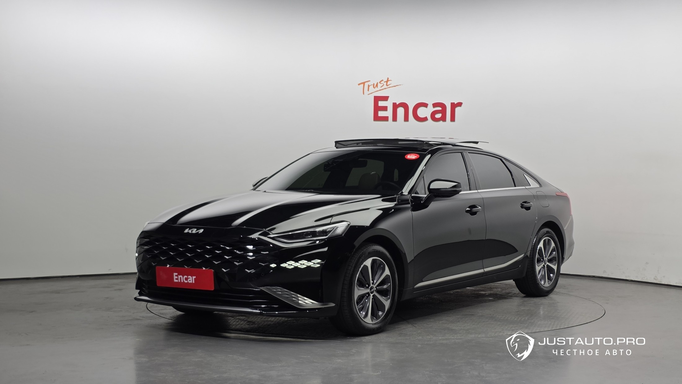 Автомобиль Kia K8