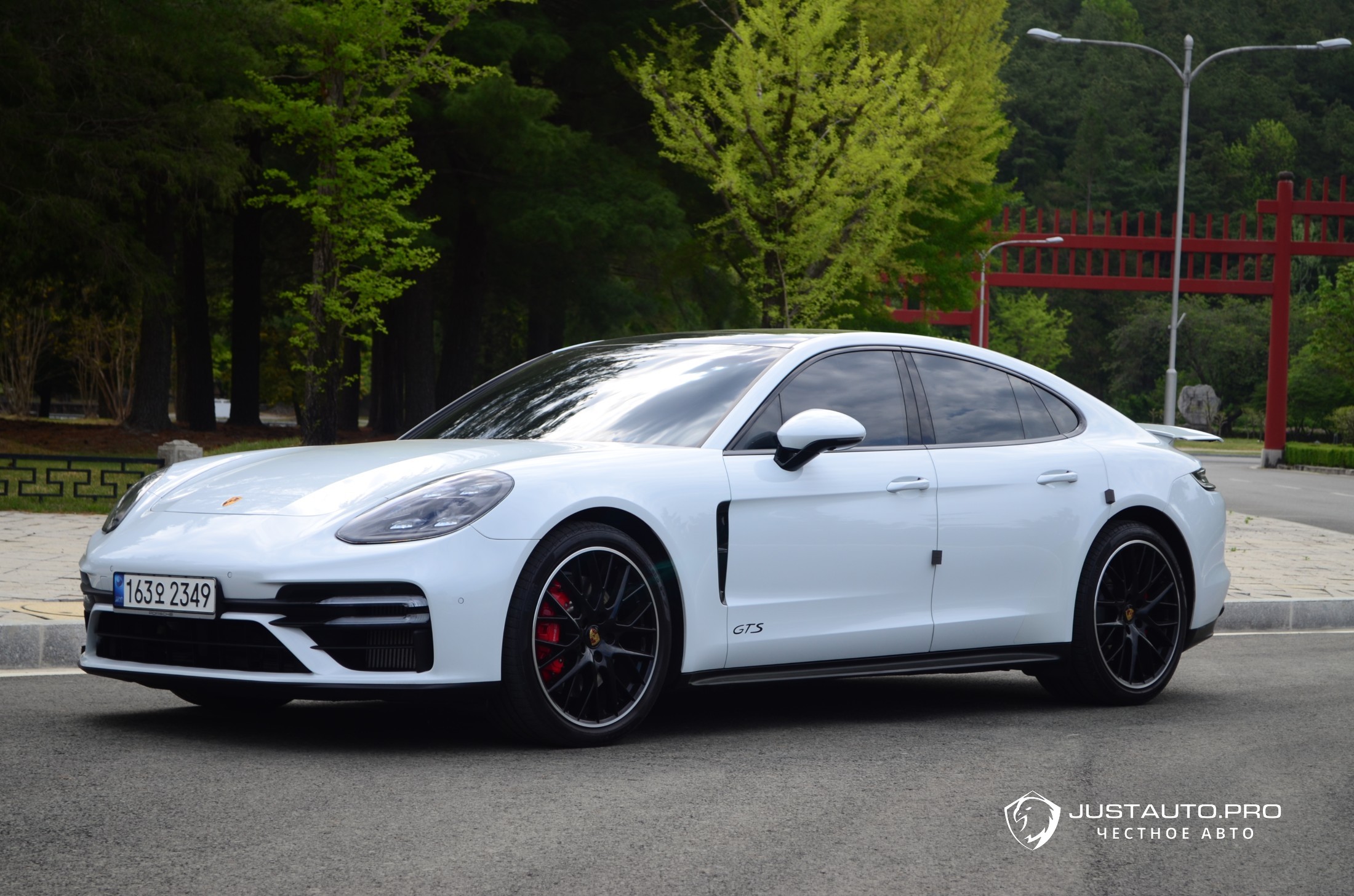Автомобиль Porsche Panamera