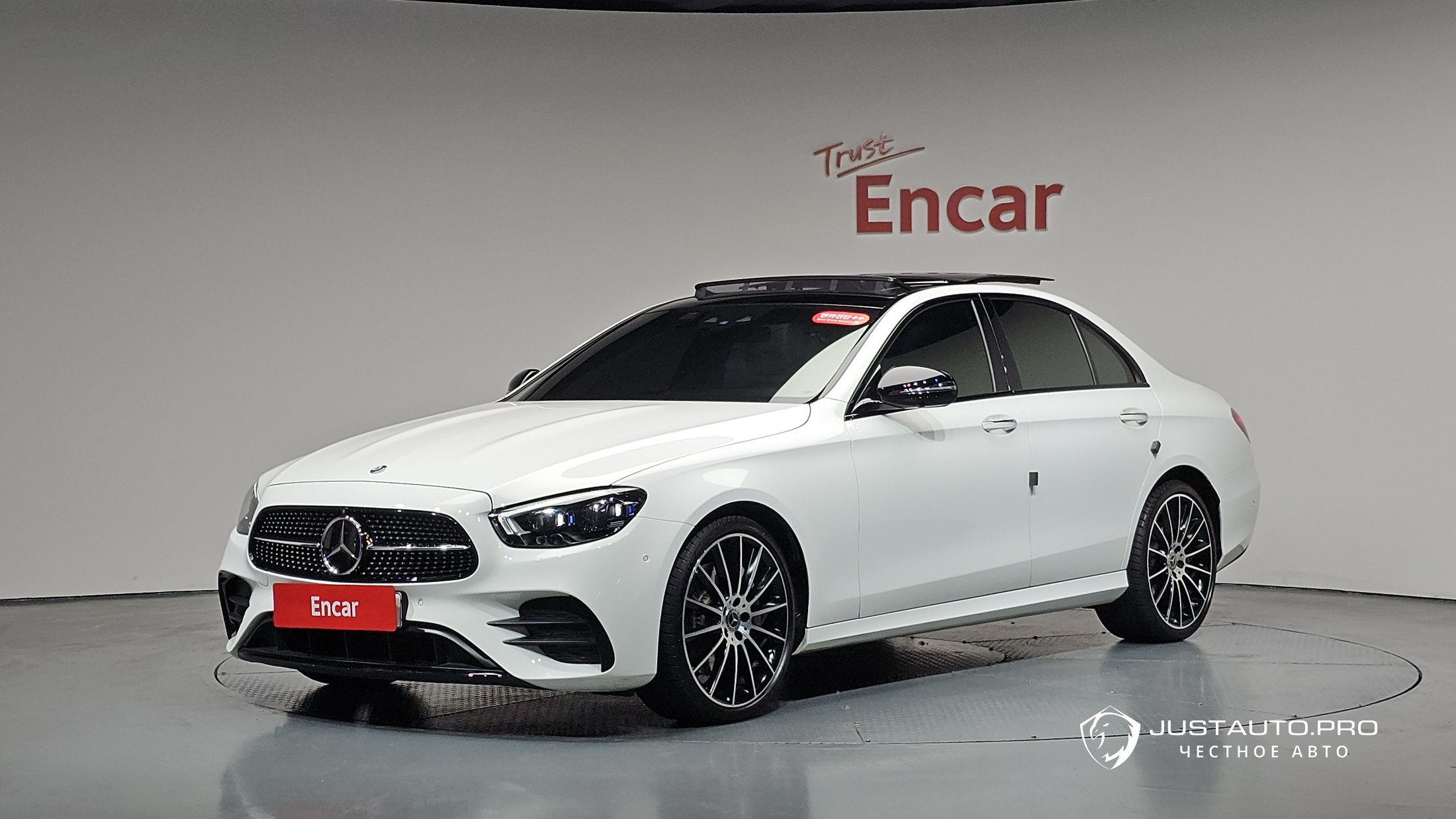 Автомобиль Mercedes-Benz E-Class