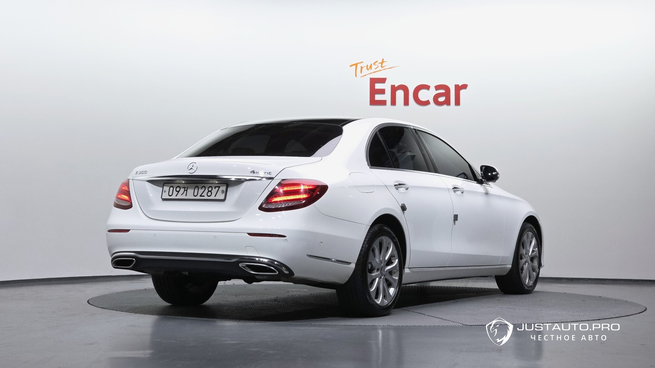 Автомобиль Mercedes-Benz E-Class