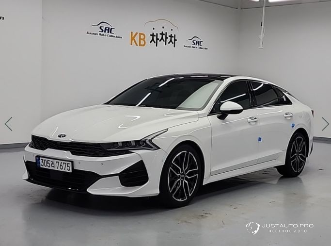 Автомобиль Kia K5