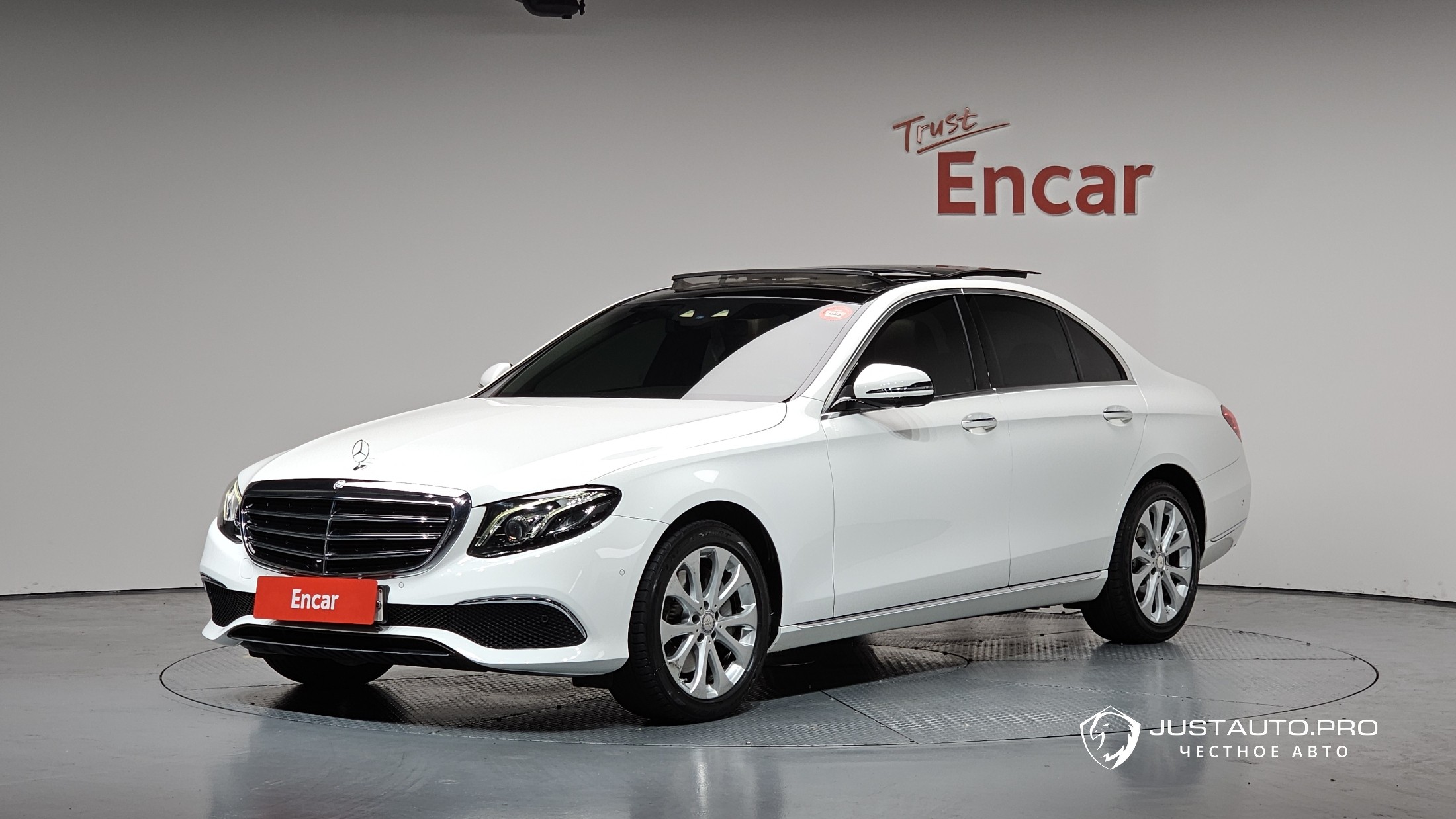 Автомобиль Mercedes-Benz E-Class