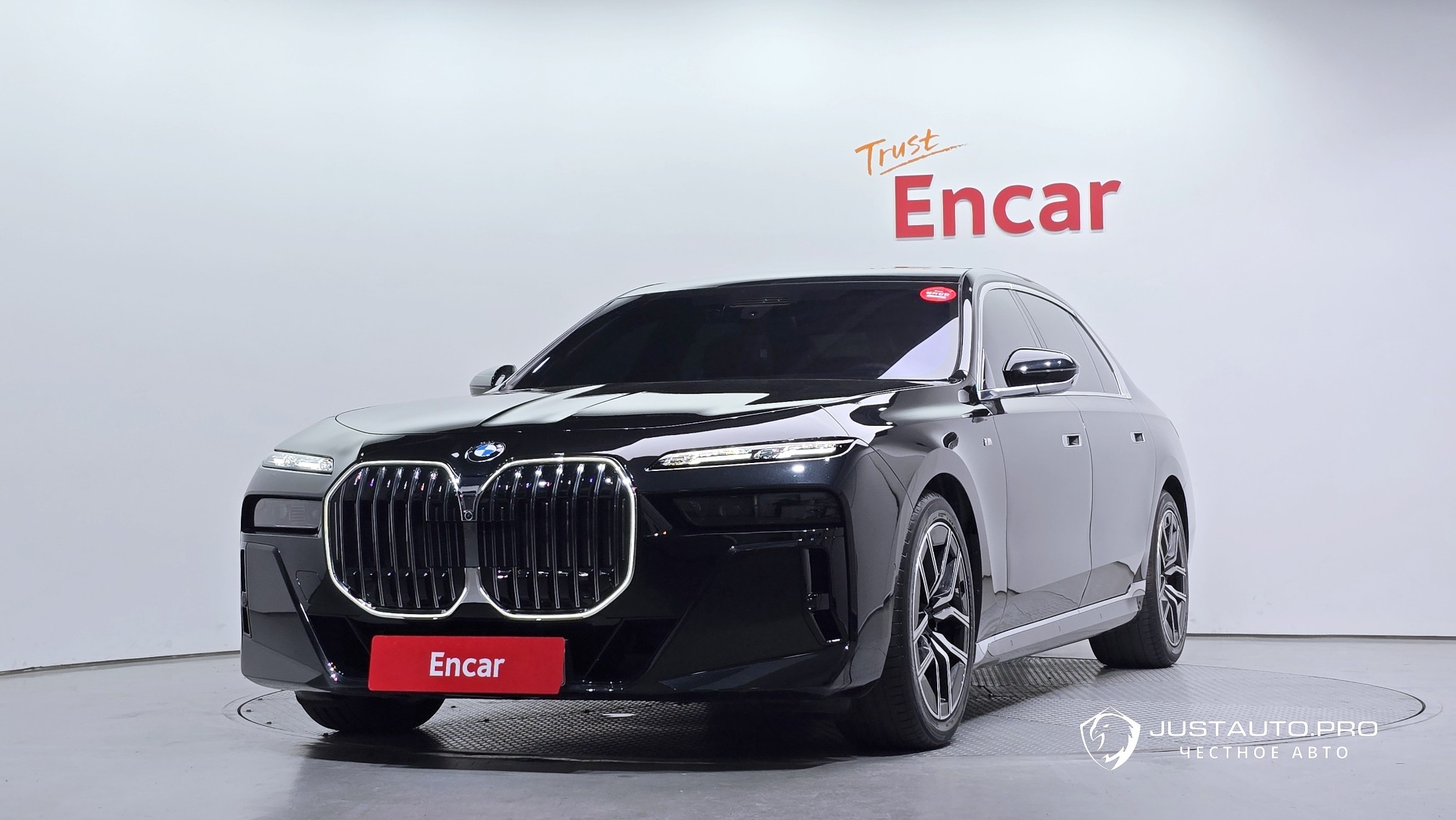 Автомобиль BMW 7-Series