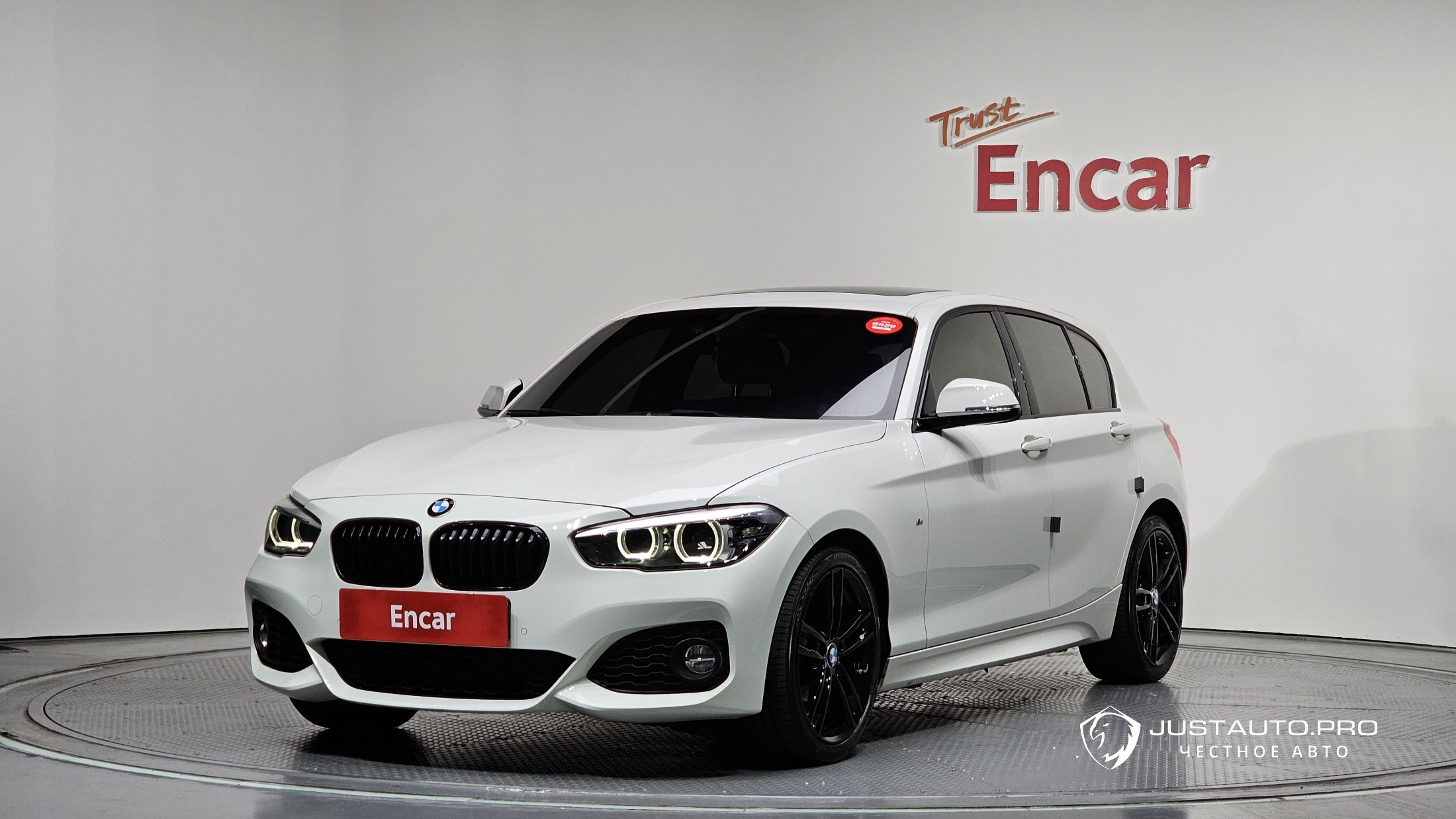 Автомобиль BMW 1-Series