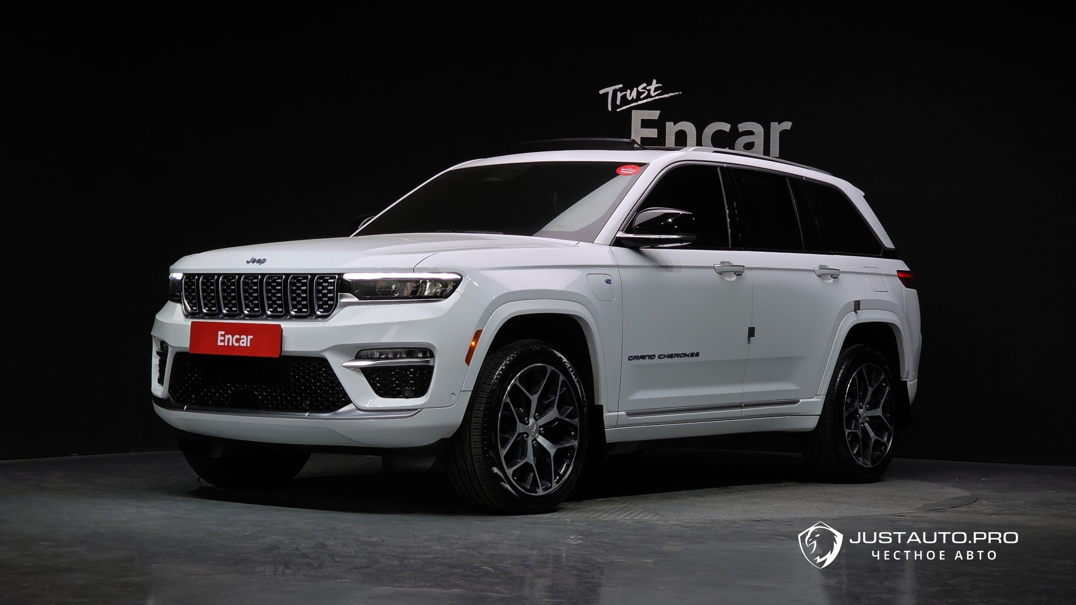 Автомобиль Jeep Cherokee