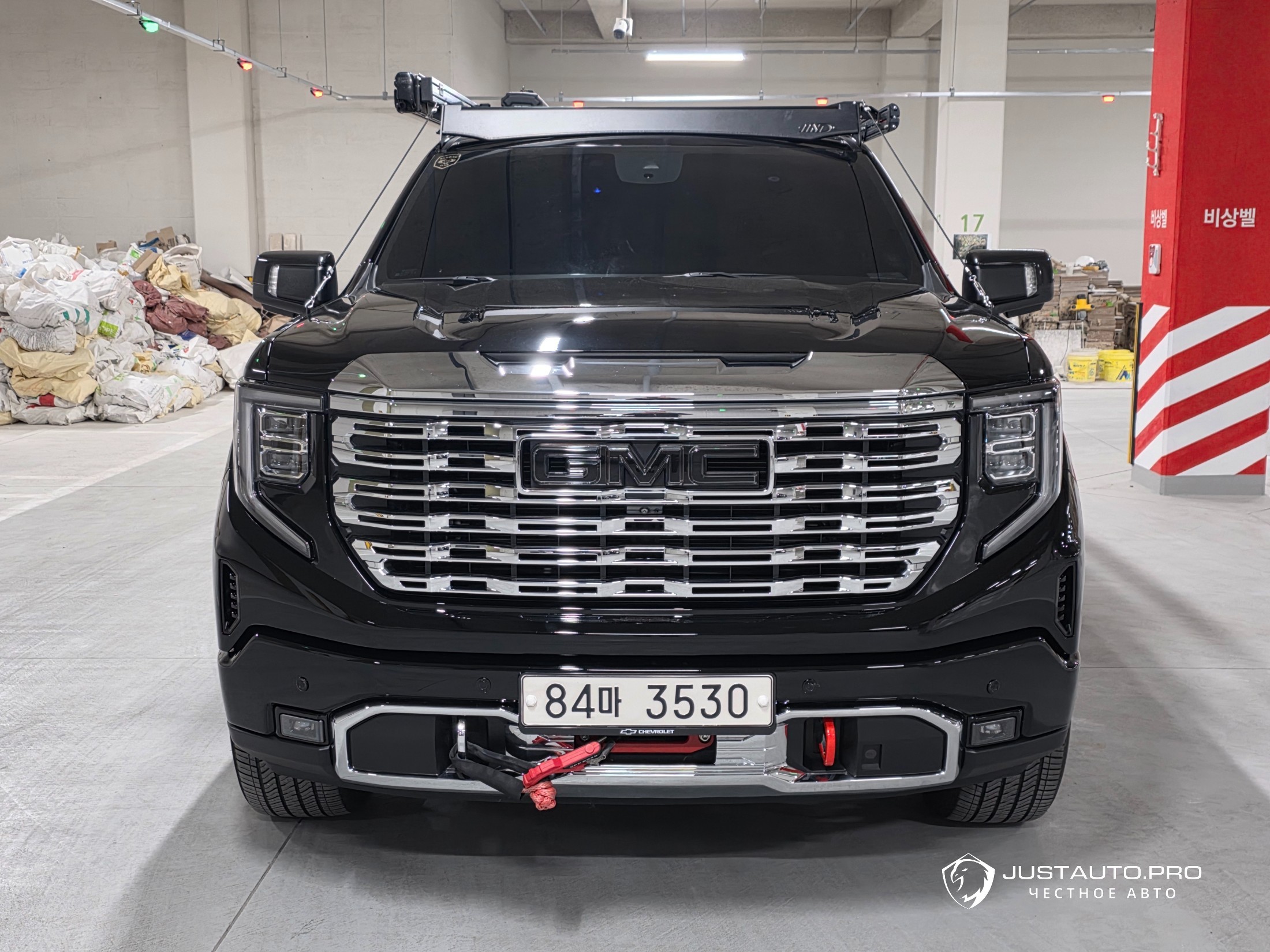 Автомобиль GMC Sierra