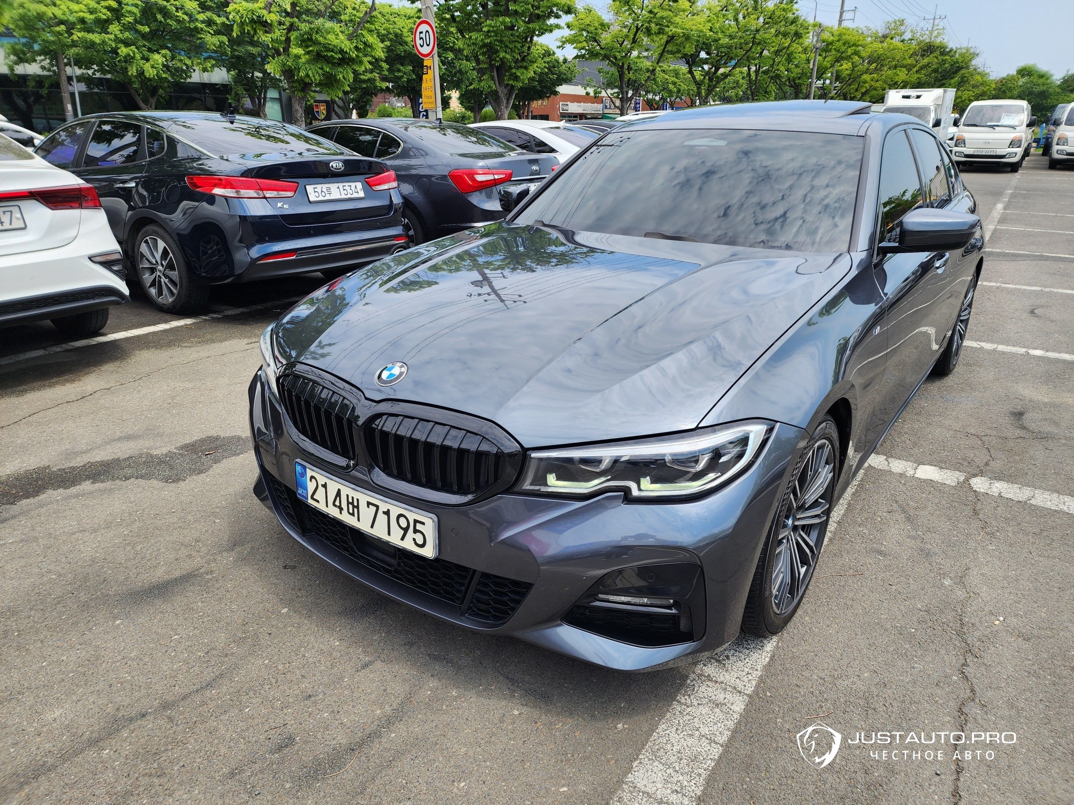 Автомобиль BMW 3-Series