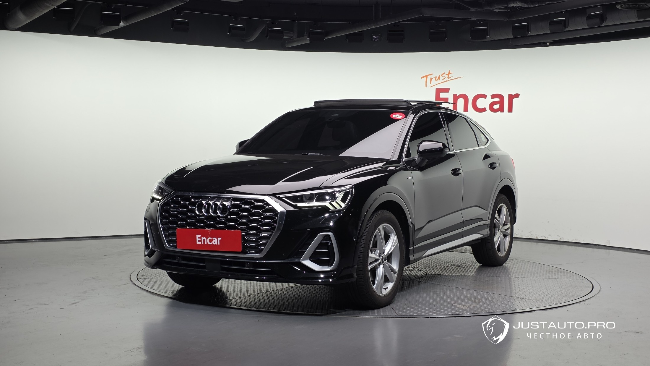Автомобиль Audi Q3
