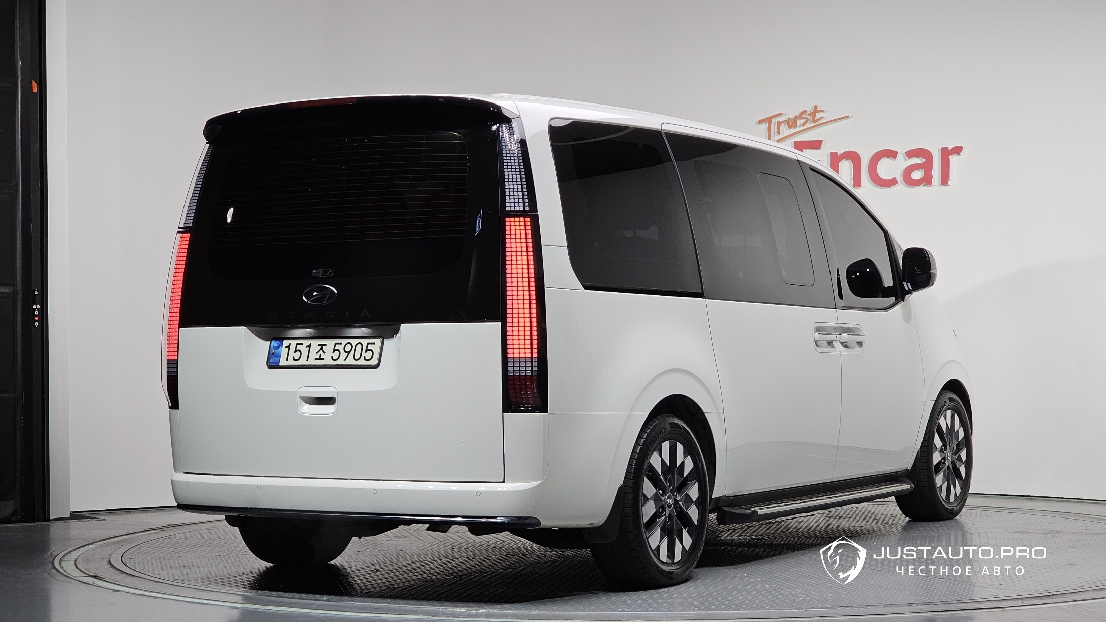 Автомобиль Hyundai Staria