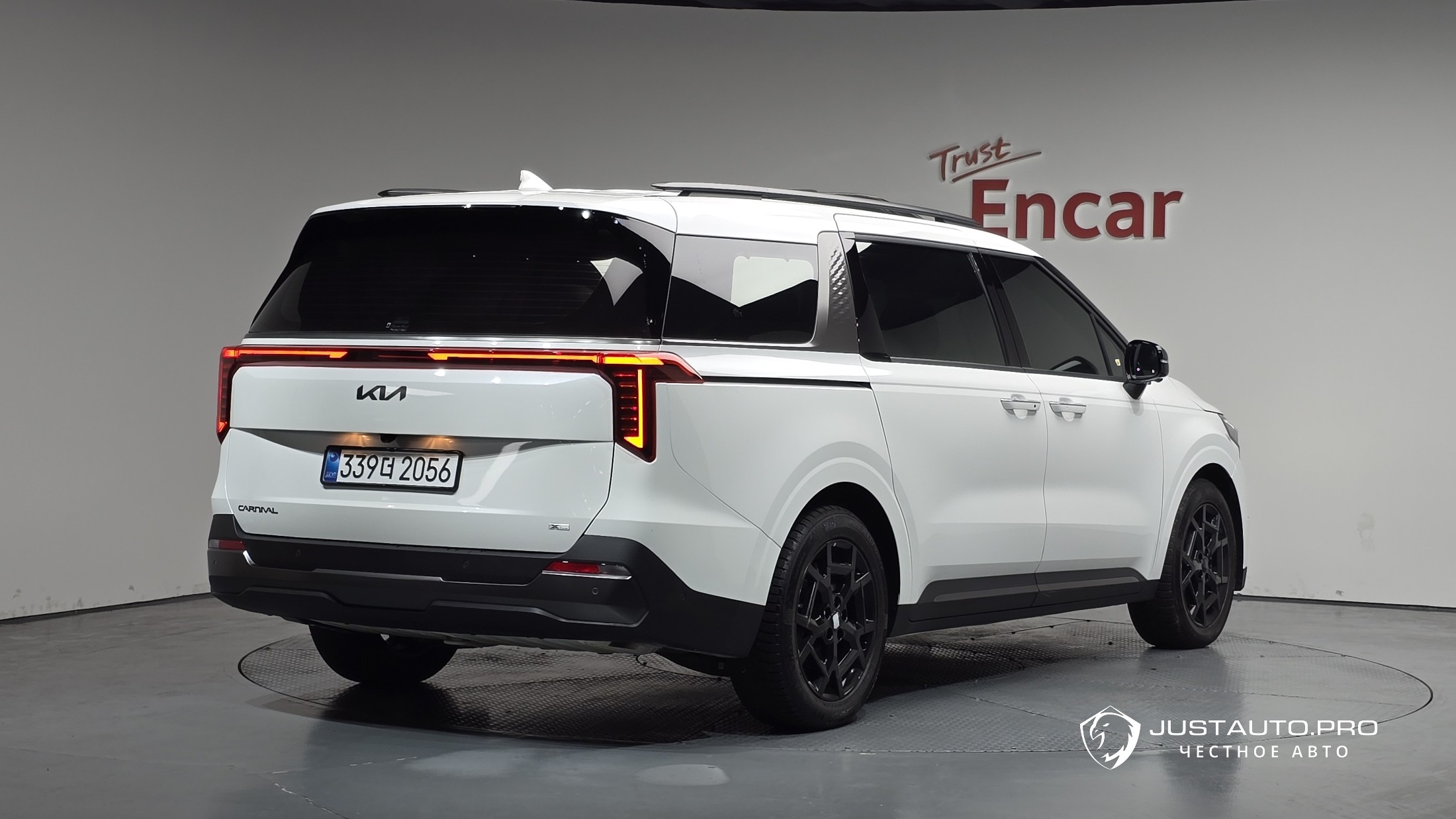 Автомобиль Kia Canival