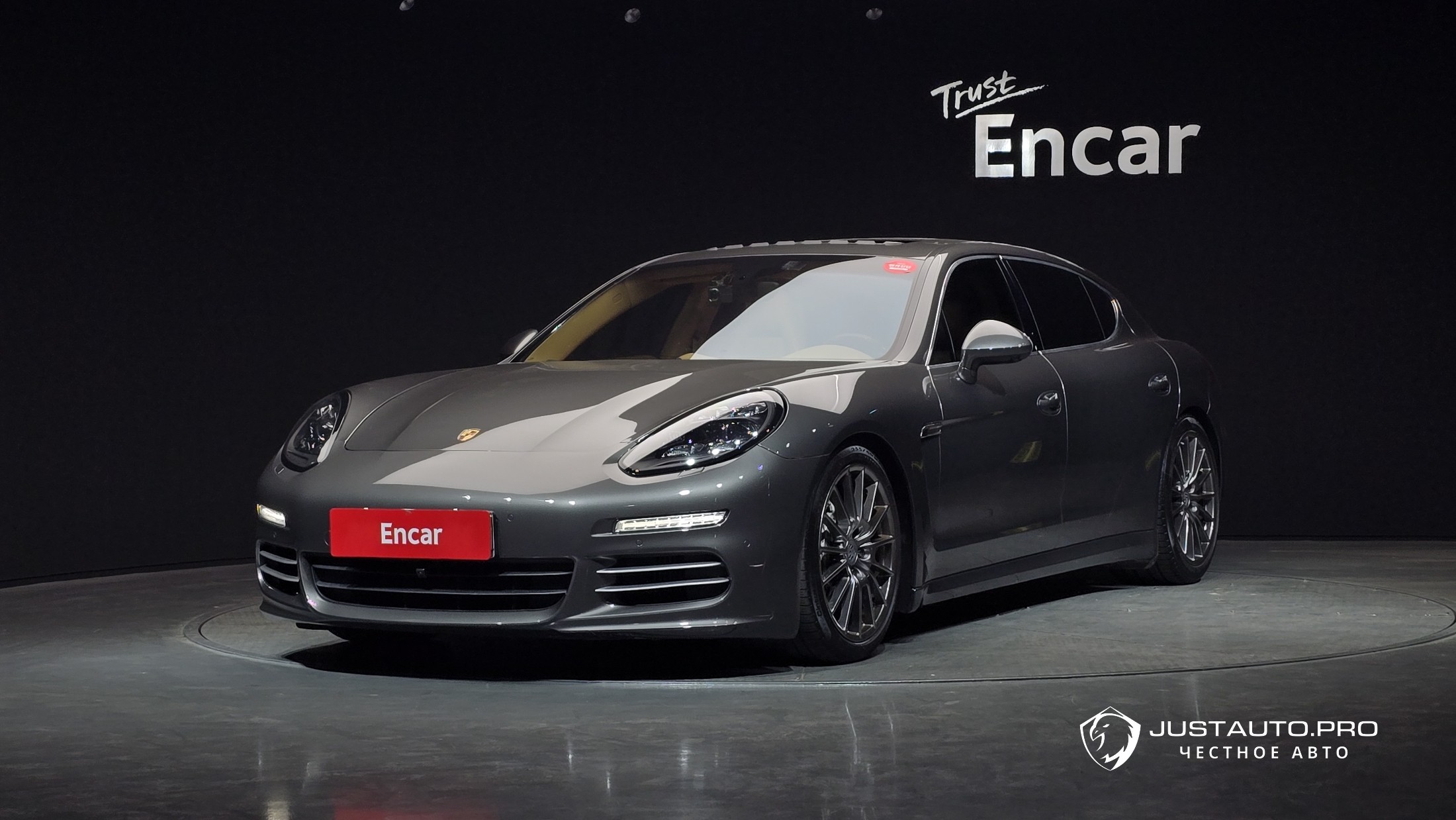 Автомобиль Porsche Panamera