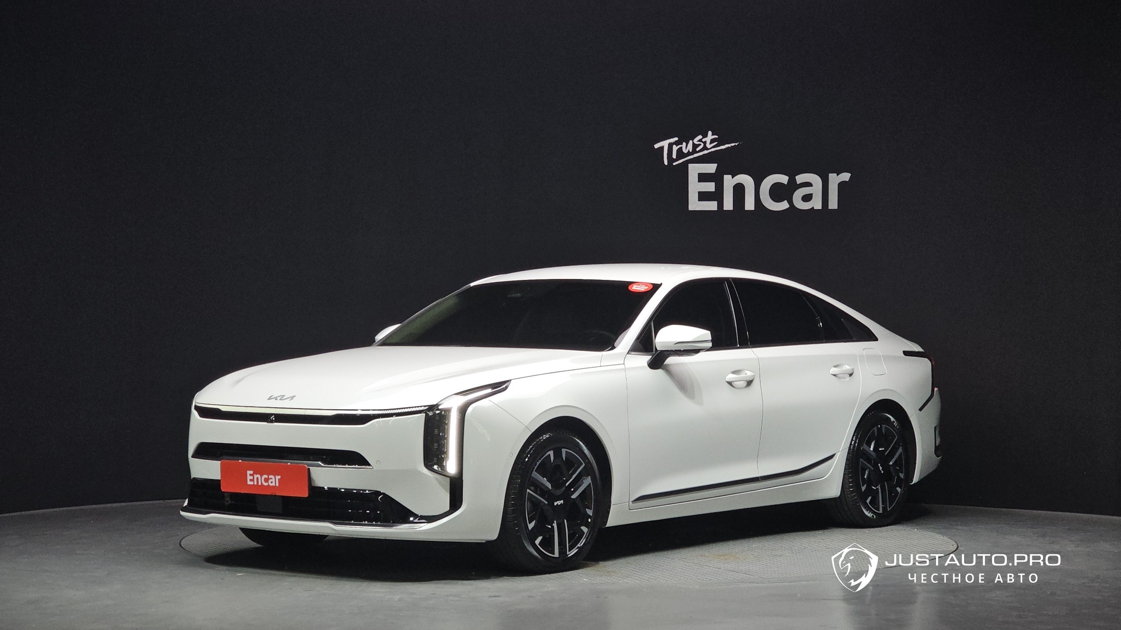 Автомобиль Kia K8