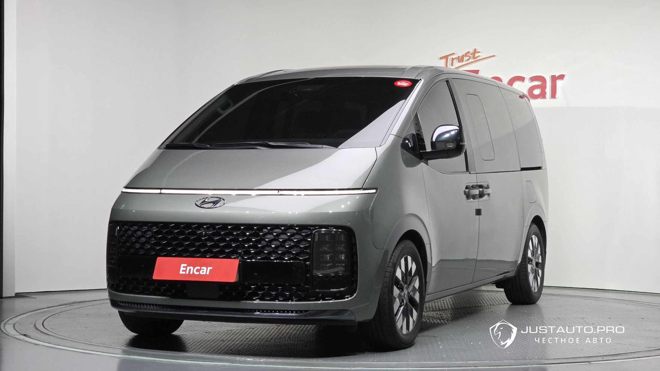 Автомобиль Hyundai Staria