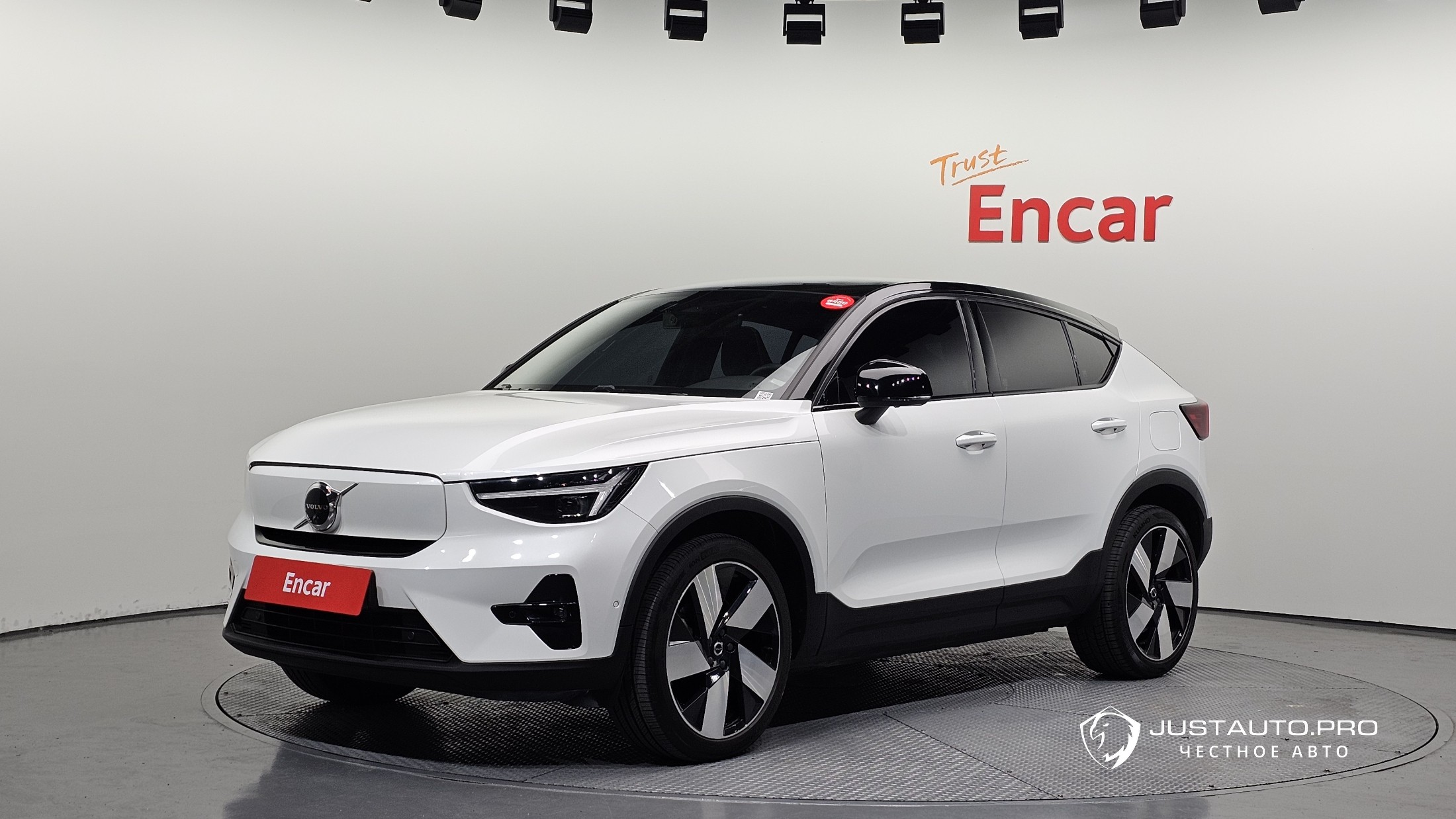 Автомобиль Volvo C40