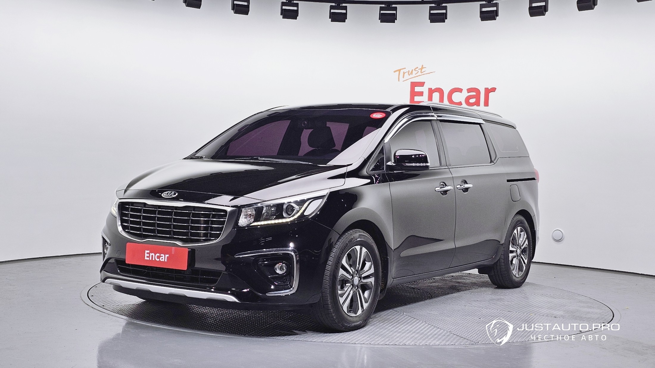 Автомобиль Kia Canival