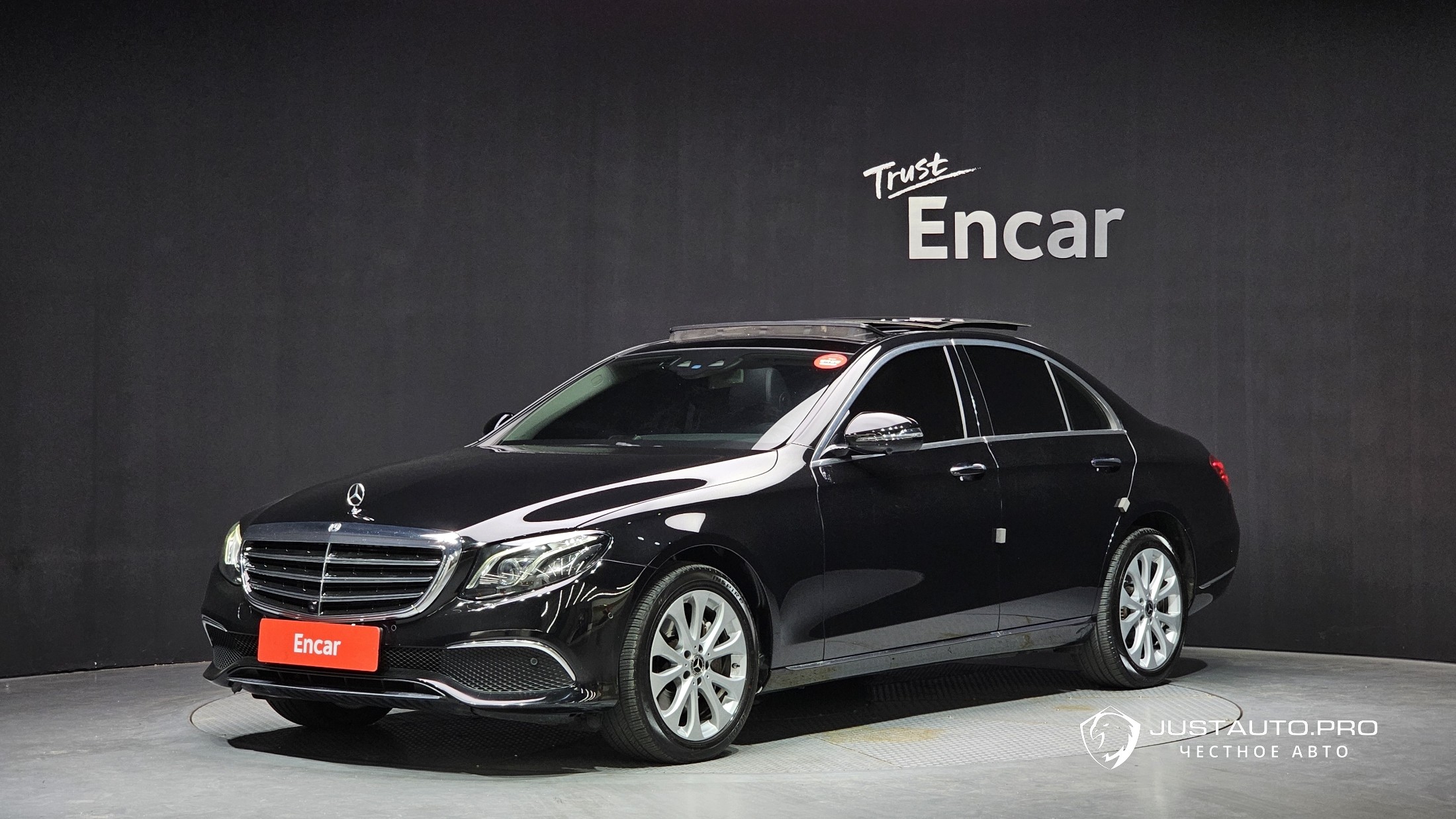 Автомобиль Mercedes-Benz E-Class