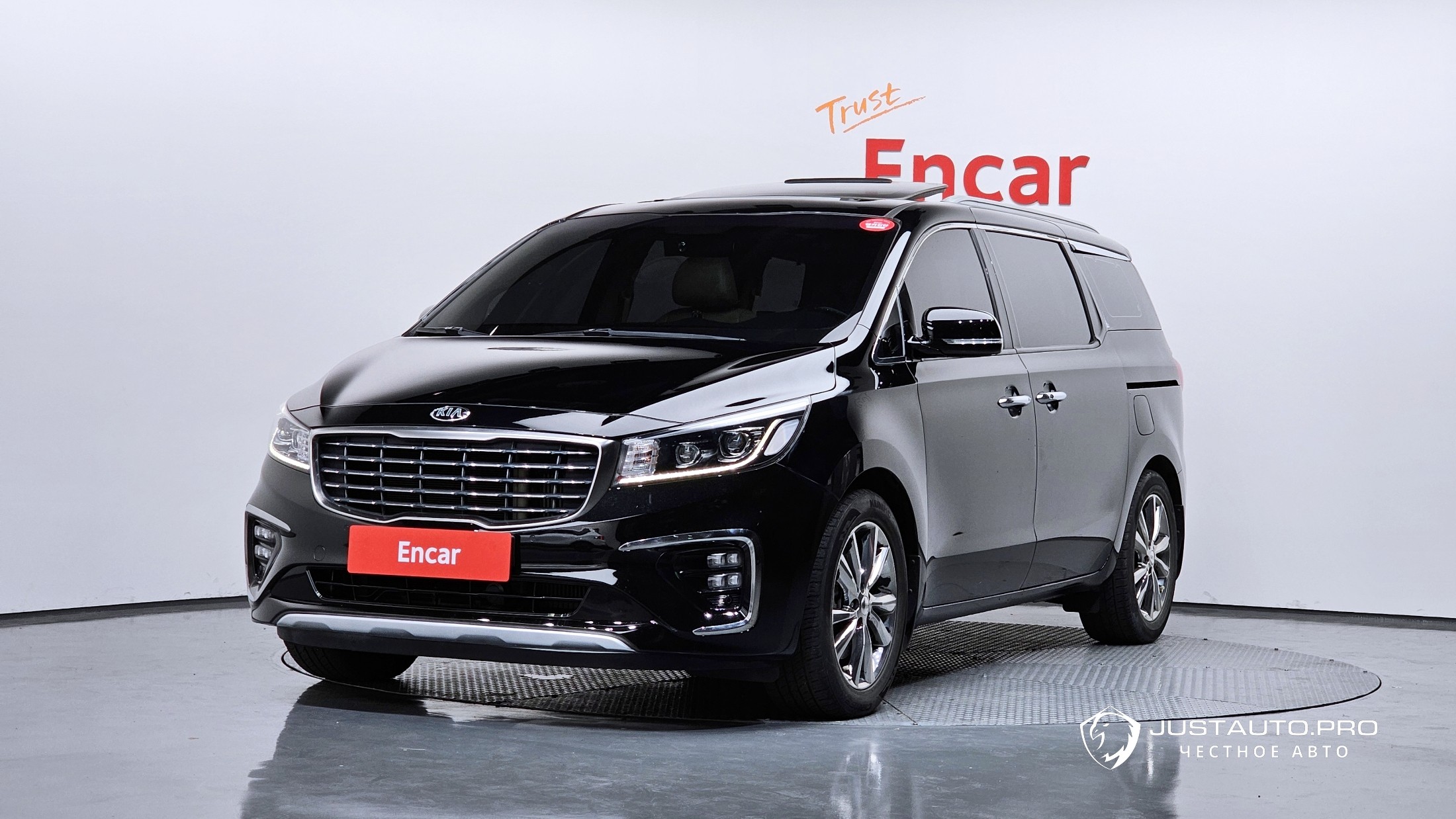 Автомобиль Kia Canival