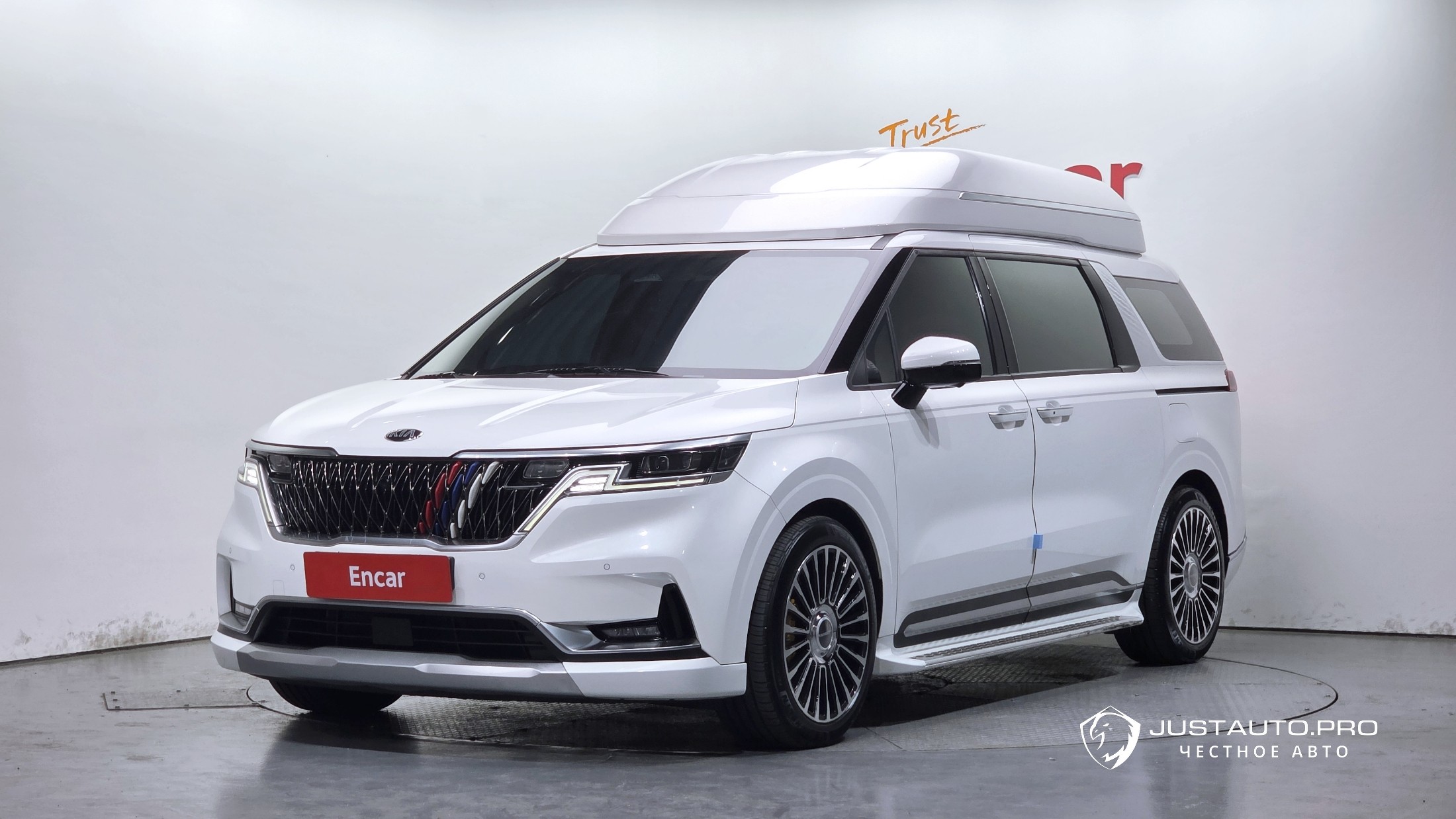 Автомобиль Kia Canival