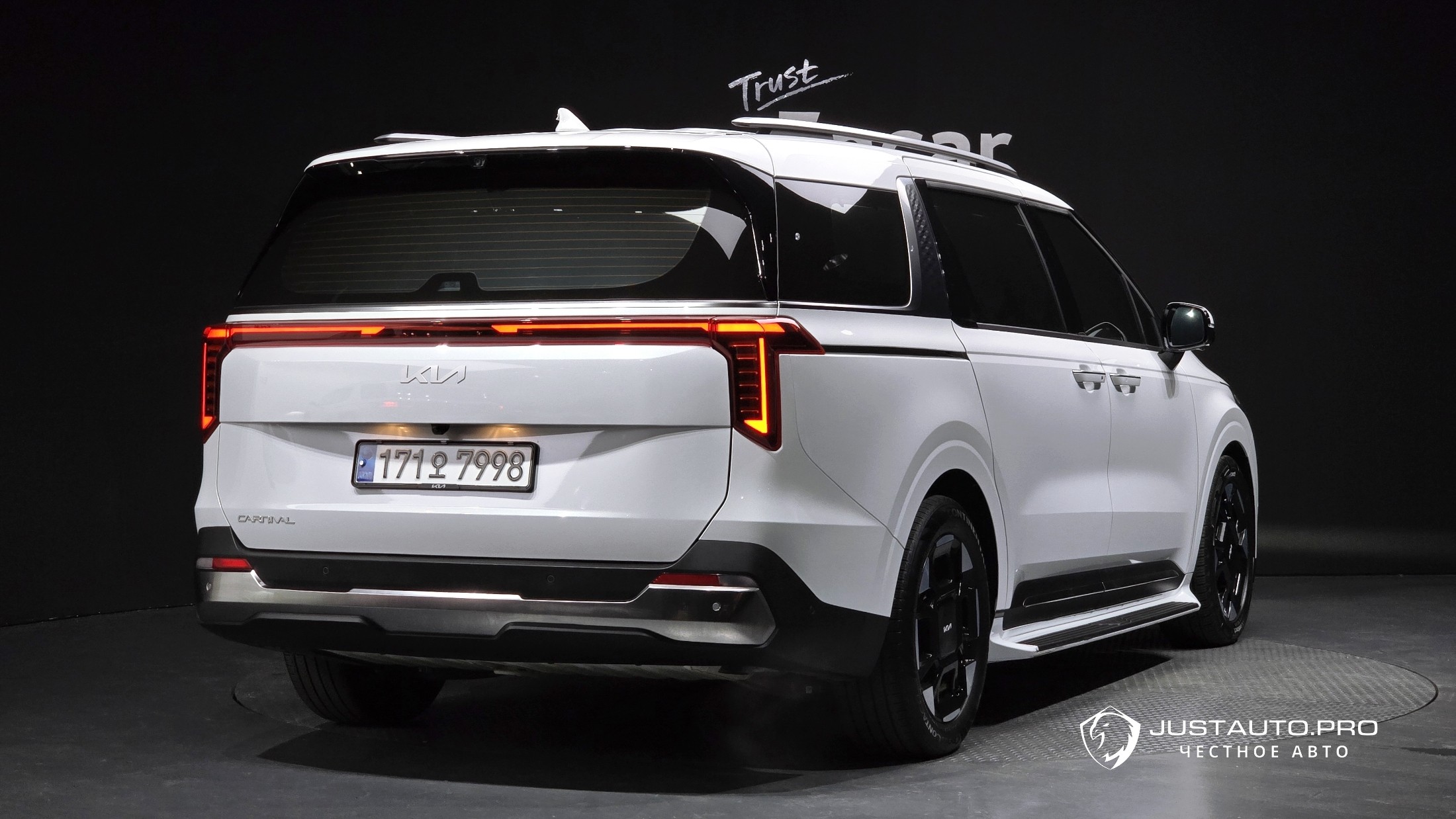 Автомобиль Kia Canival