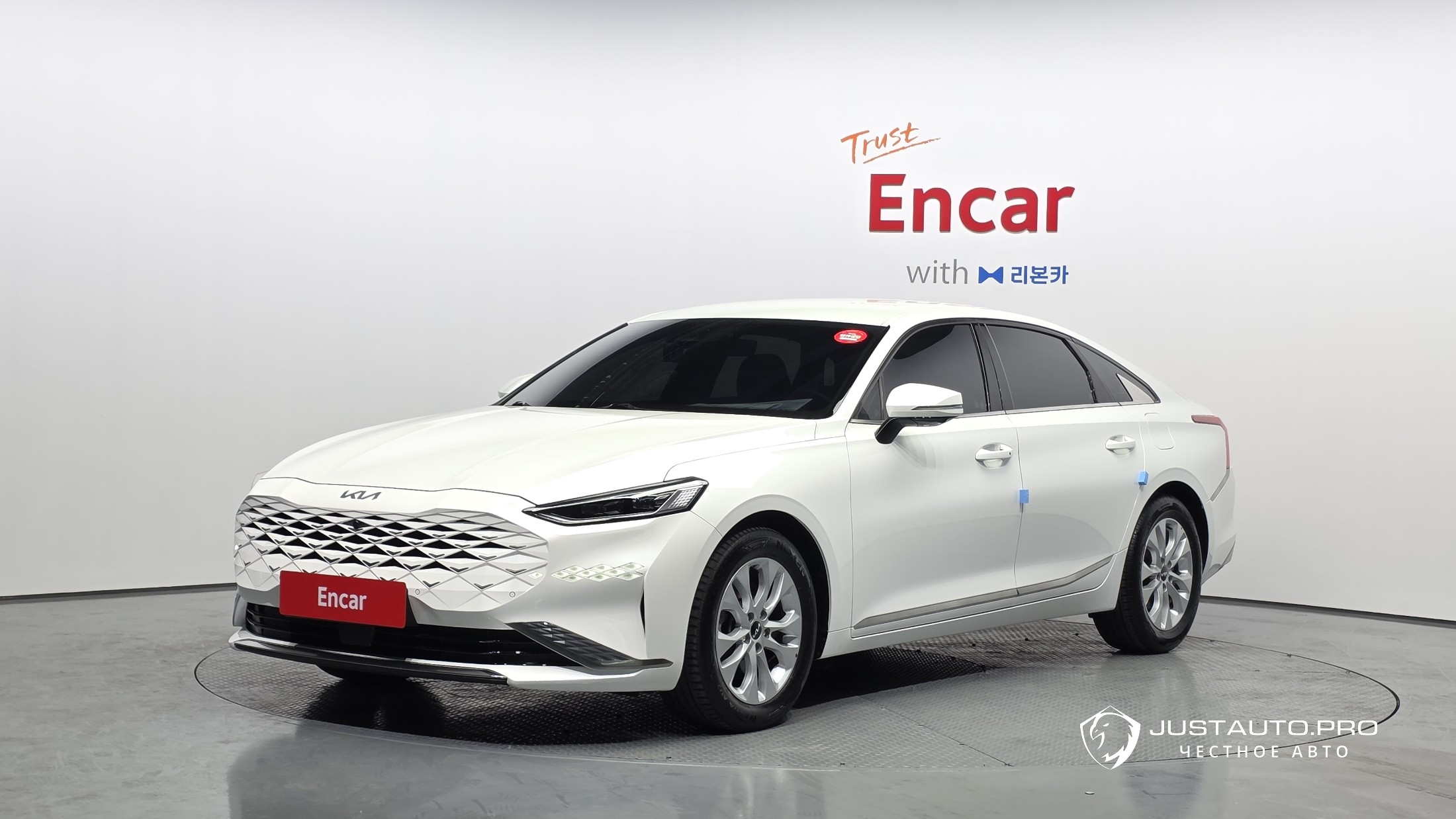 Автомобиль Kia K8