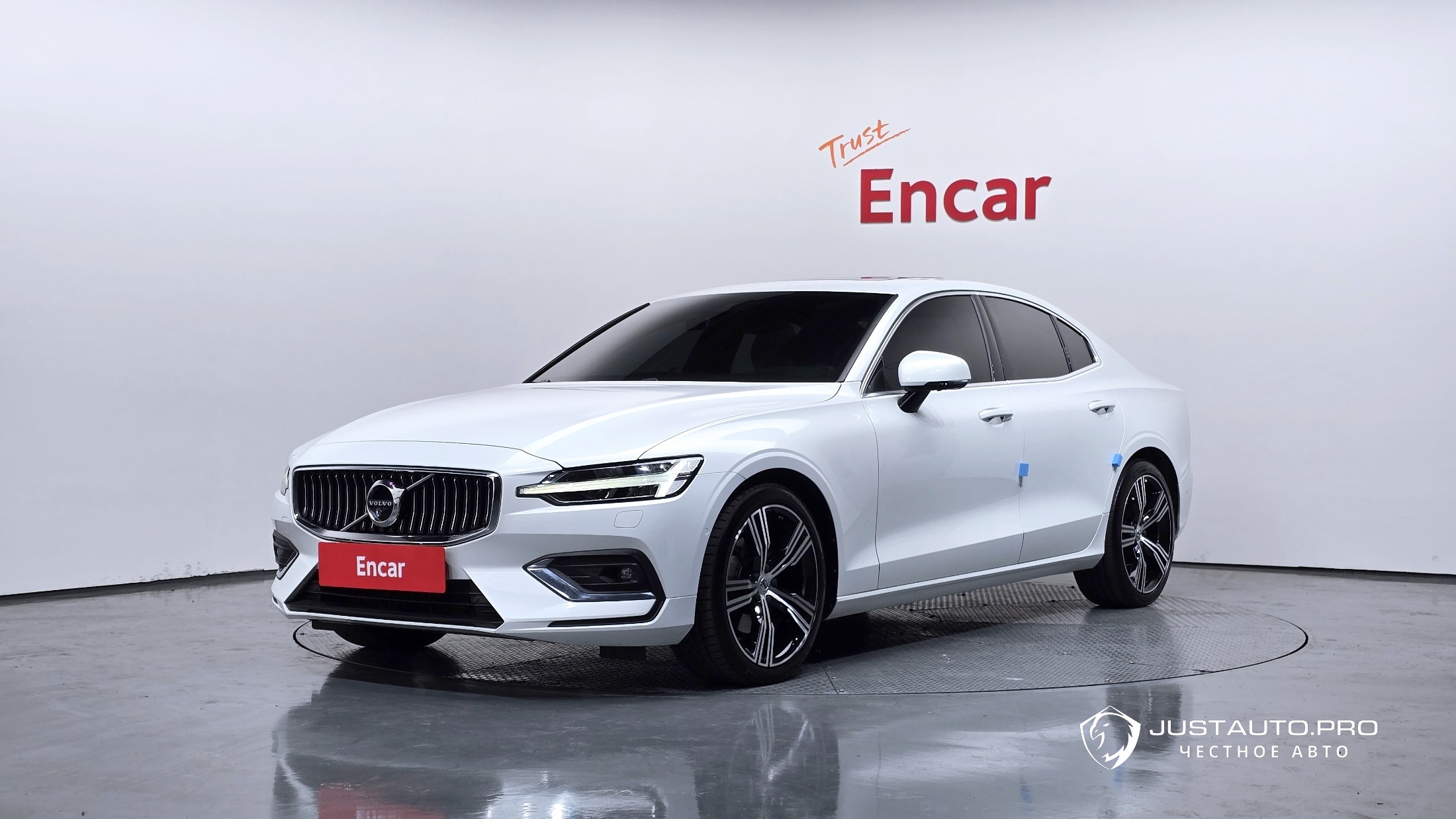 Автомобиль Volvo S60