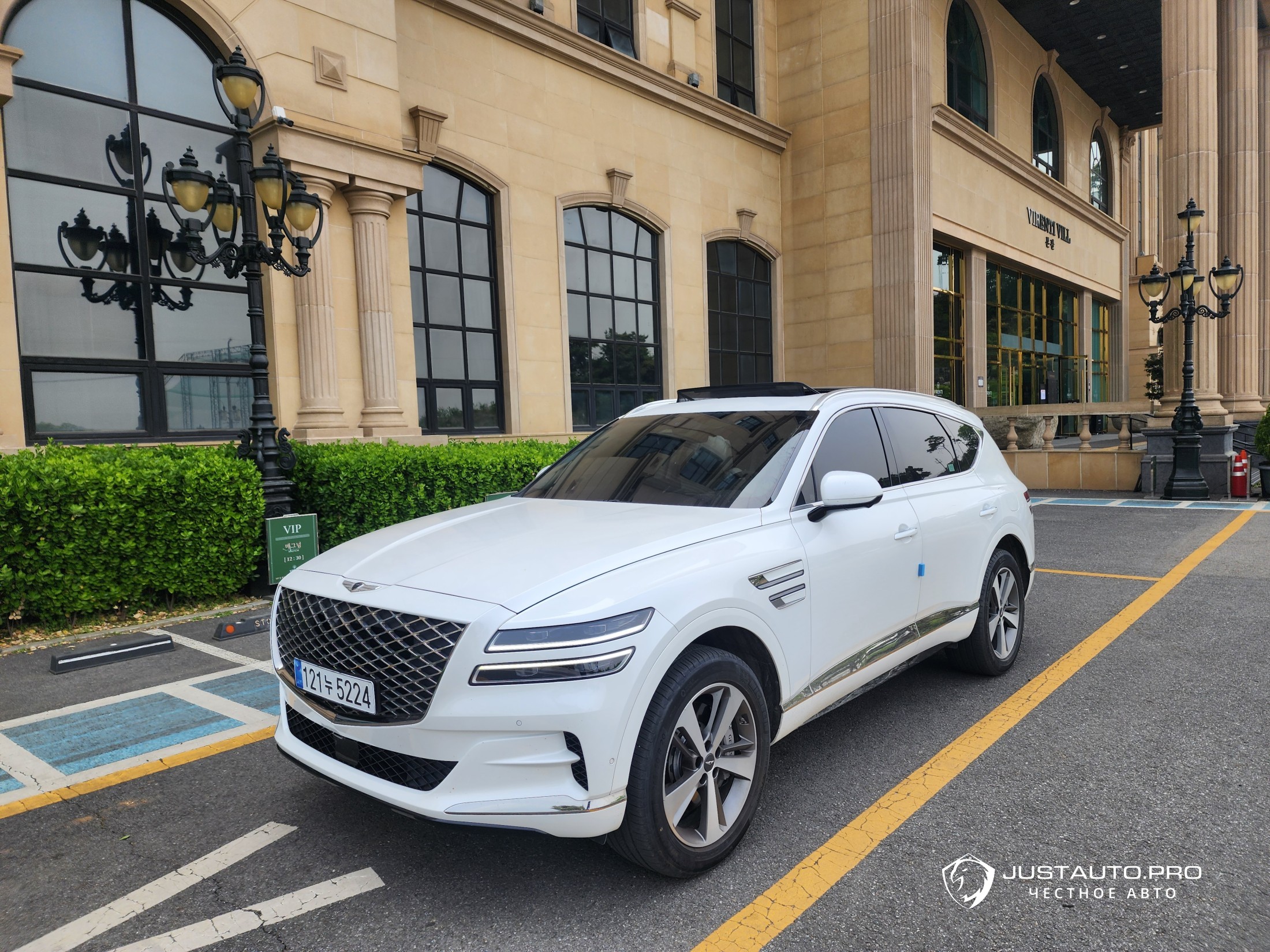 Автомобиль Genesis GV80