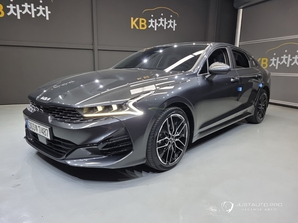 Автомобиль Kia K5