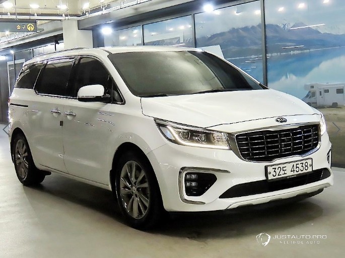 Автомобиль Kia Canival