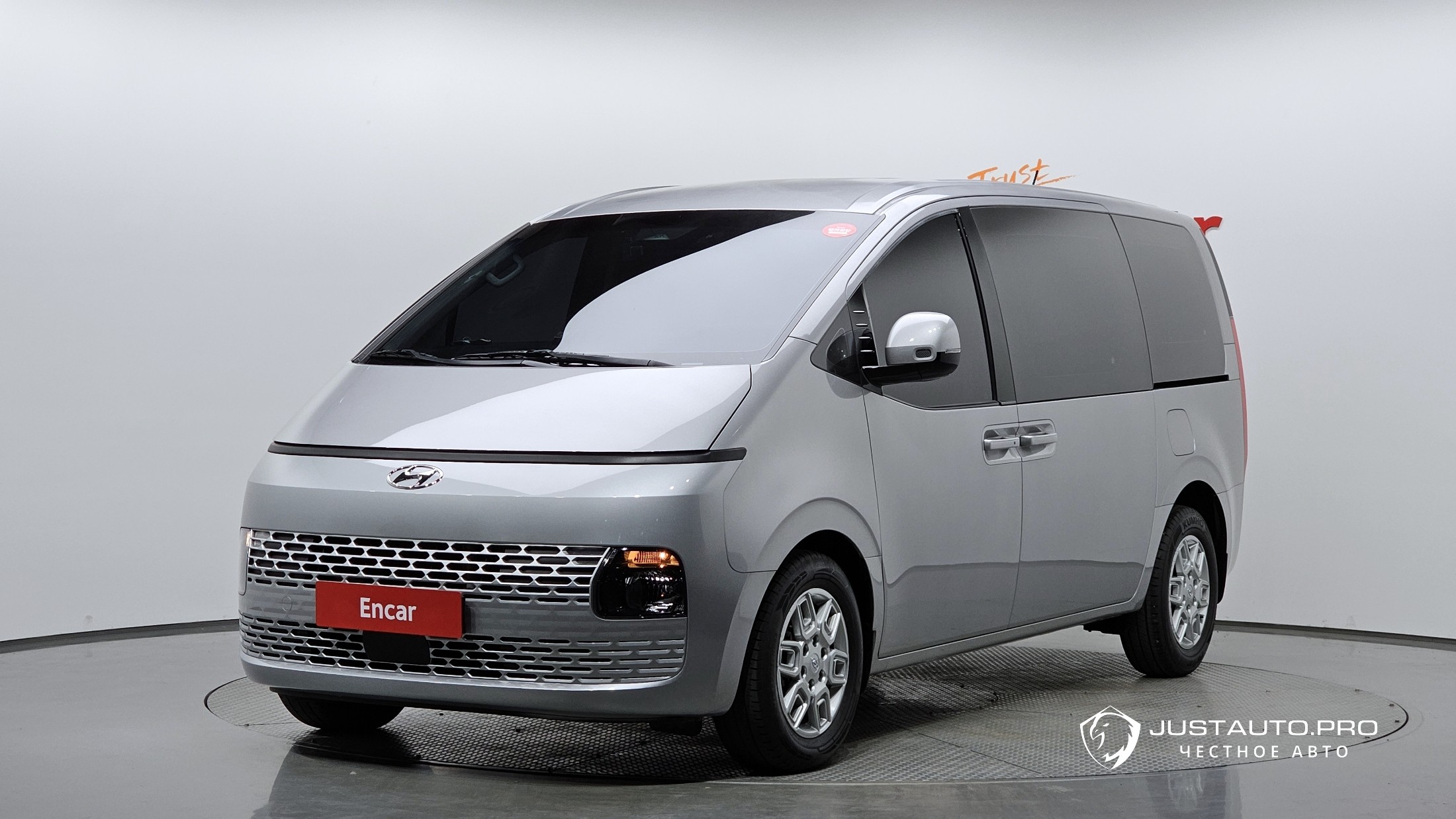 Автомобиль Hyundai Staria