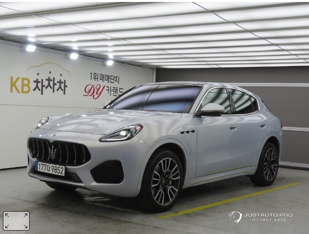 Автомобиль Maserati Grecale
