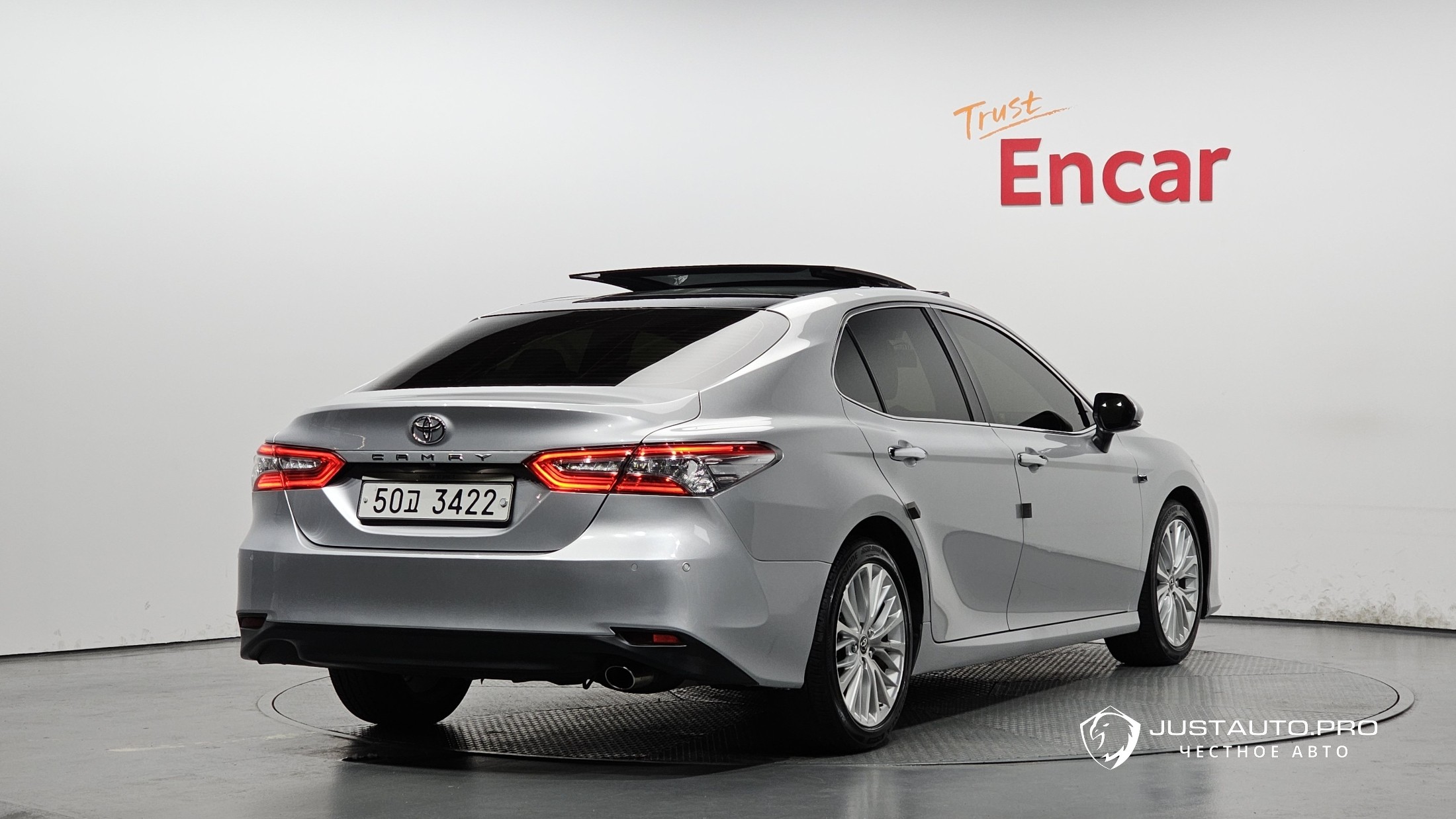 Автомобиль Toyota Camry
