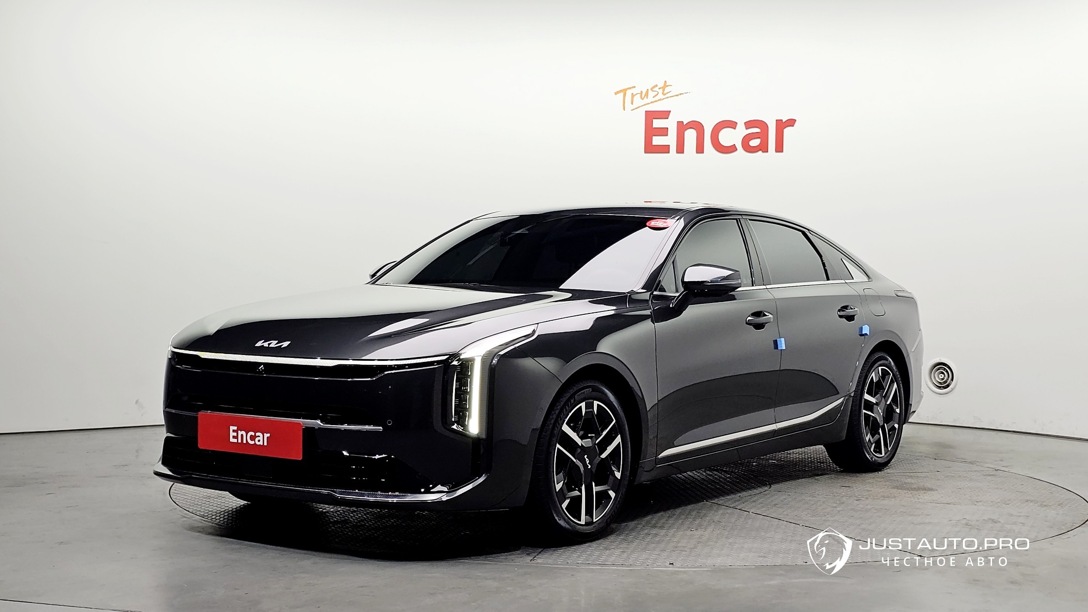 Автомобиль Kia K8