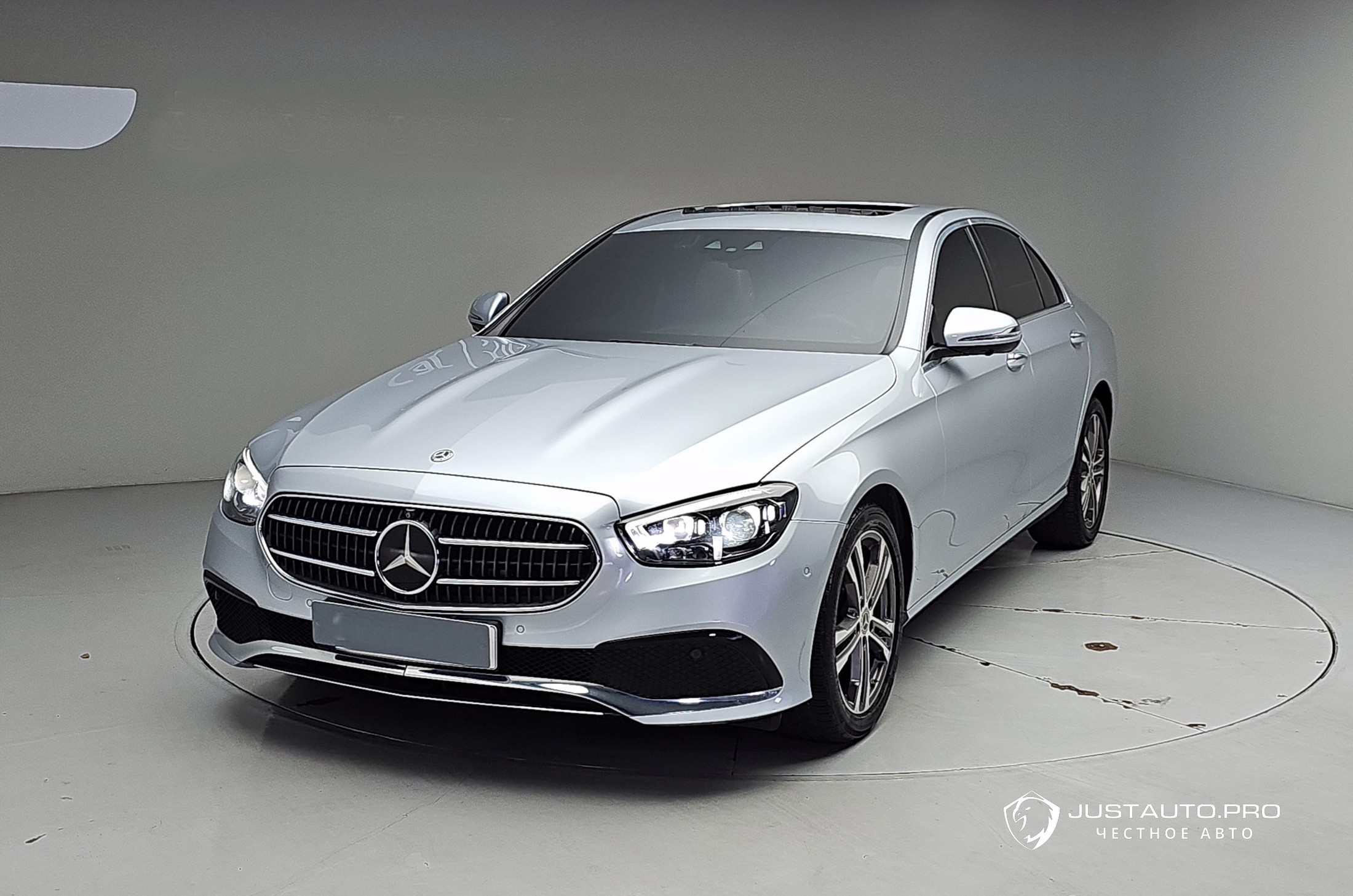 Автомобиль Mercedes-Benz E-Class