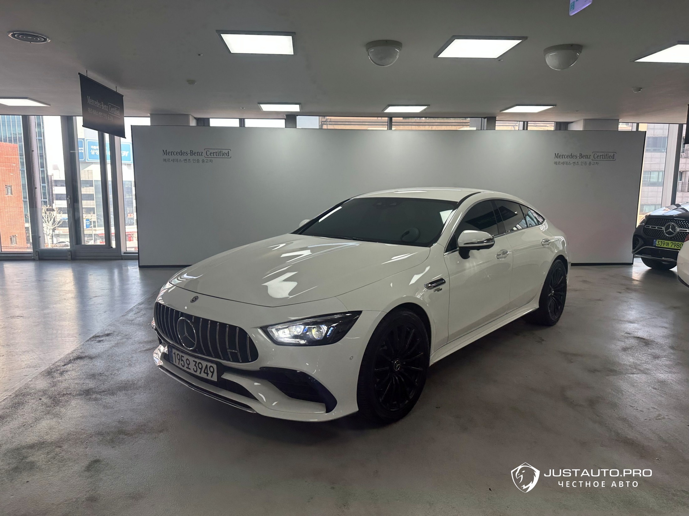 Автомобиль Mercedes-Benz AMG GT