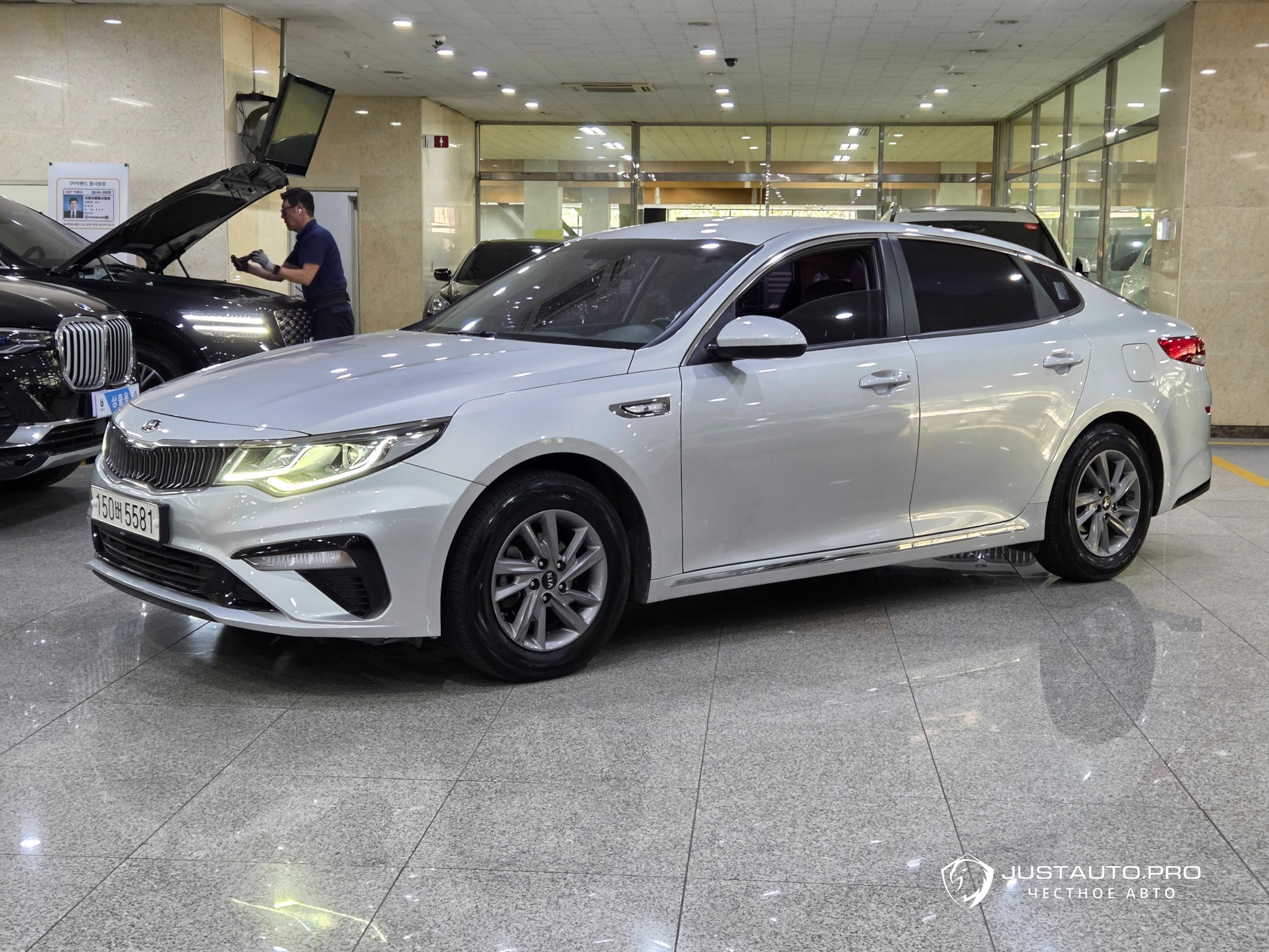 Автомобиль Kia K5