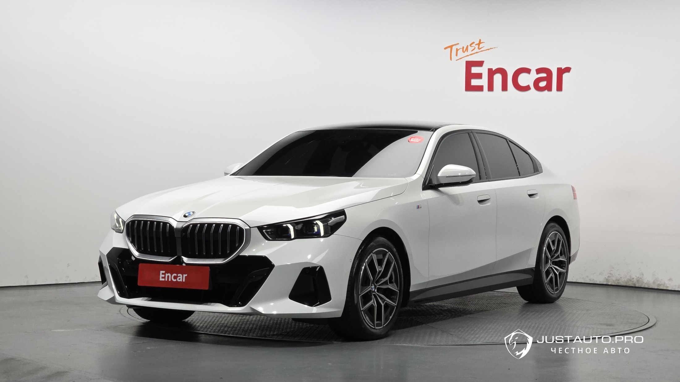 Автомобиль BMW 5-Series