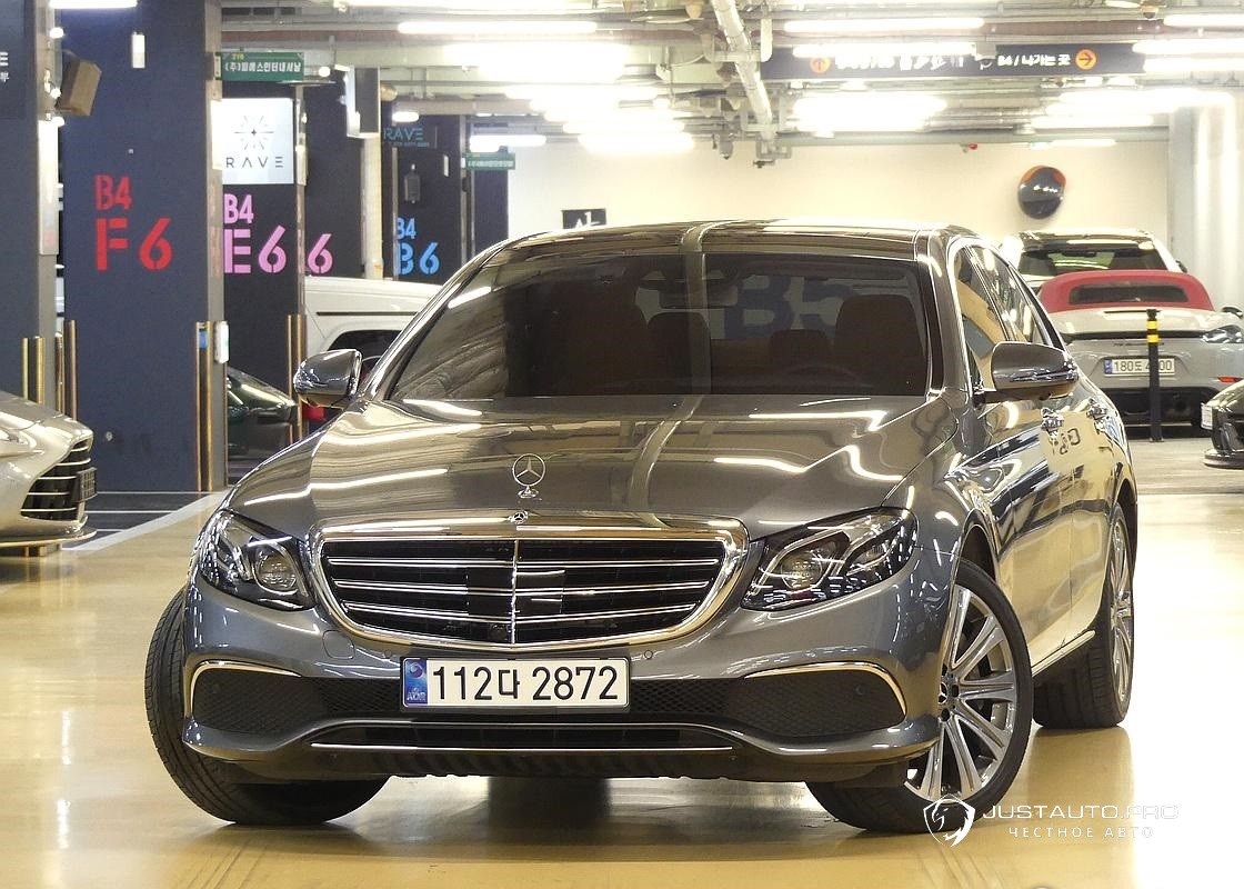 Автомобиль Mercedes-Benz E-Class